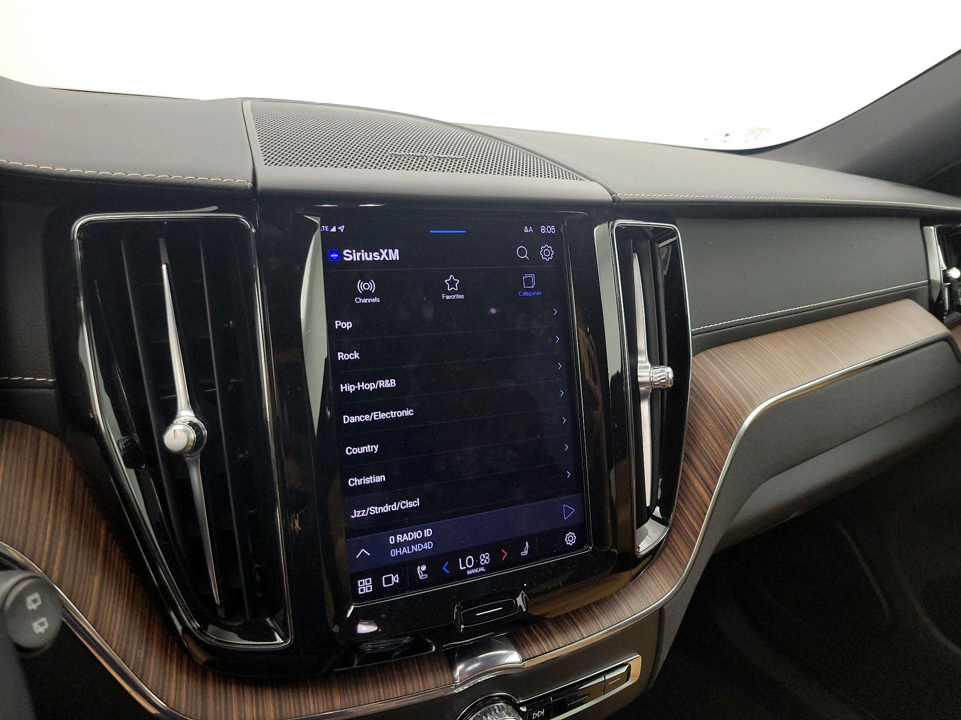 Thumbnail: 2022 Volvo XC60 - 15