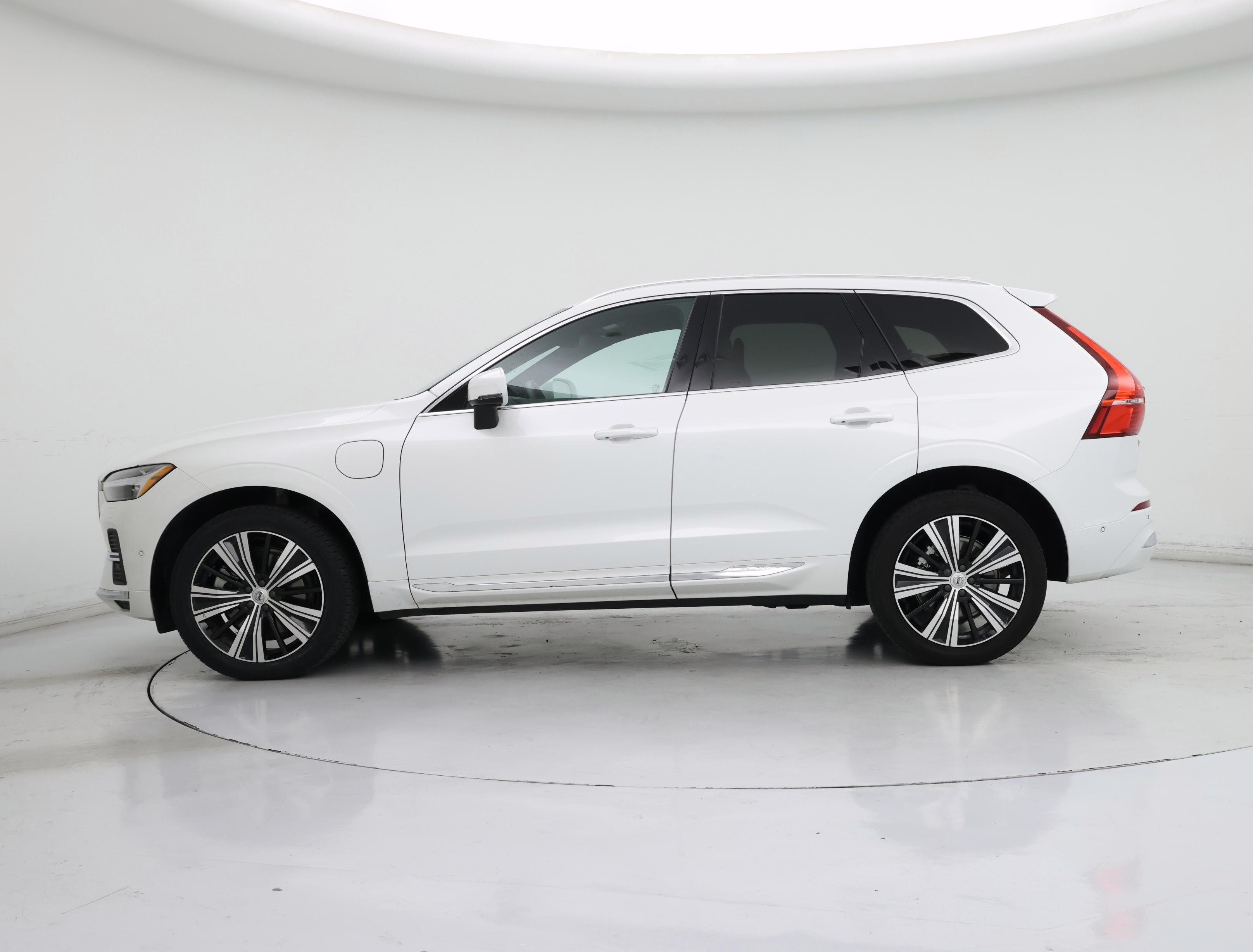 Thumbnail: 2022 Volvo XC60 - 3