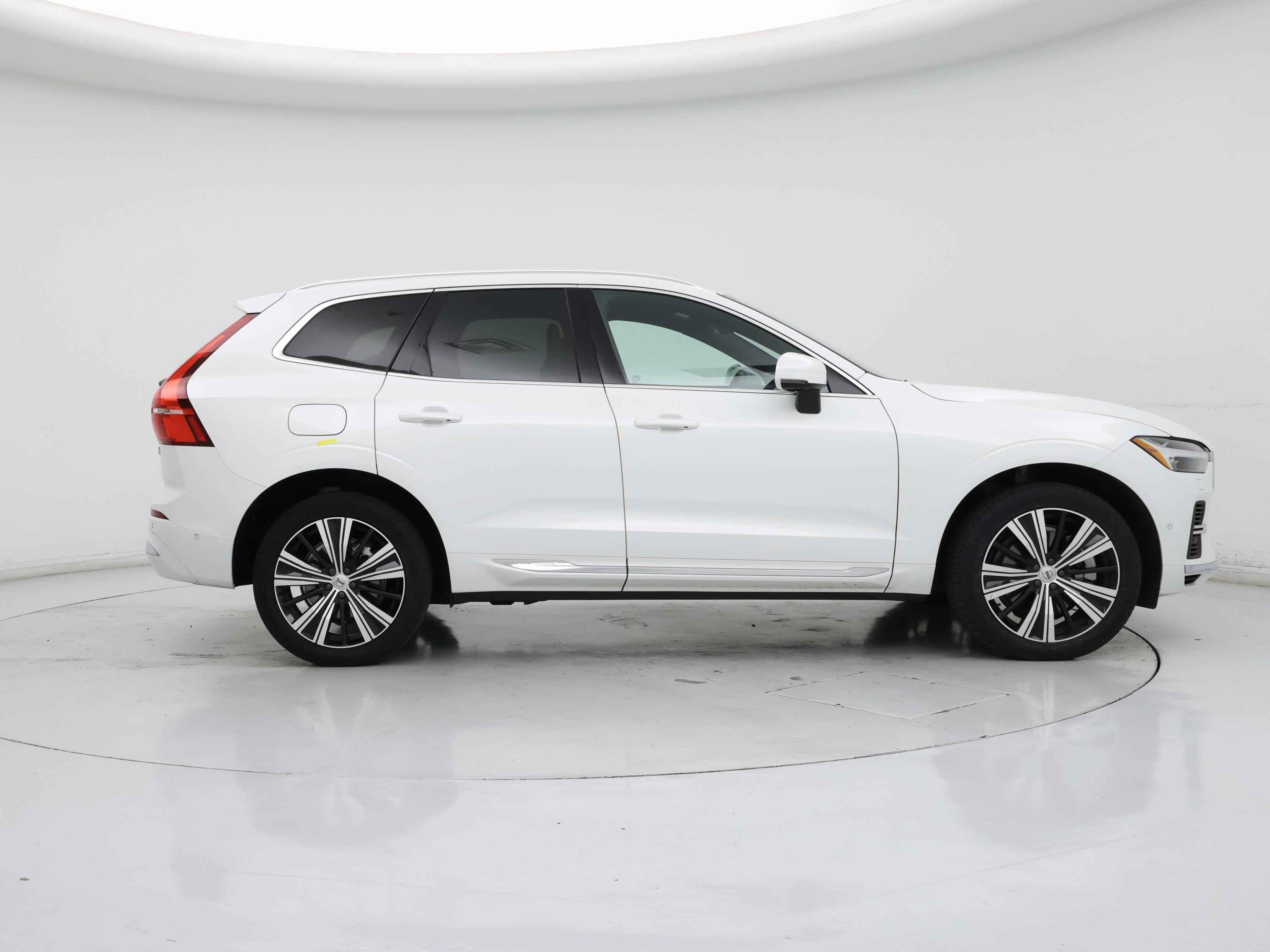 Thumbnail: 2022 Volvo XC60 - 7