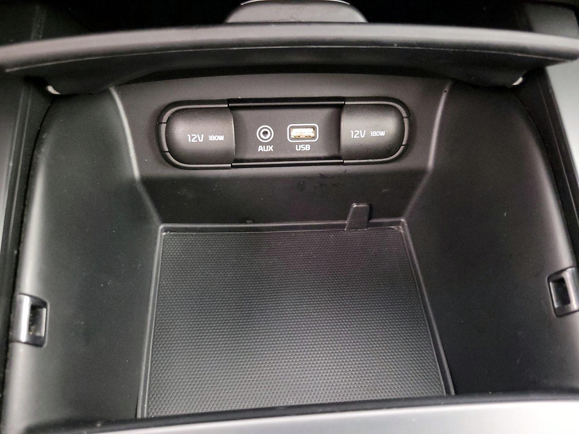 Thumbnail: 2020 Kia Sorento - 18