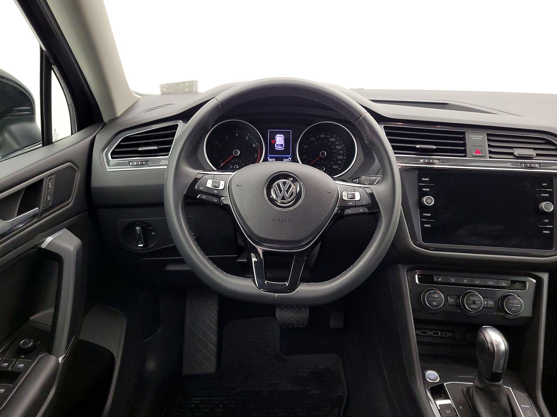 Thumbnail: 2020 Volkswagen Tiguan - 10