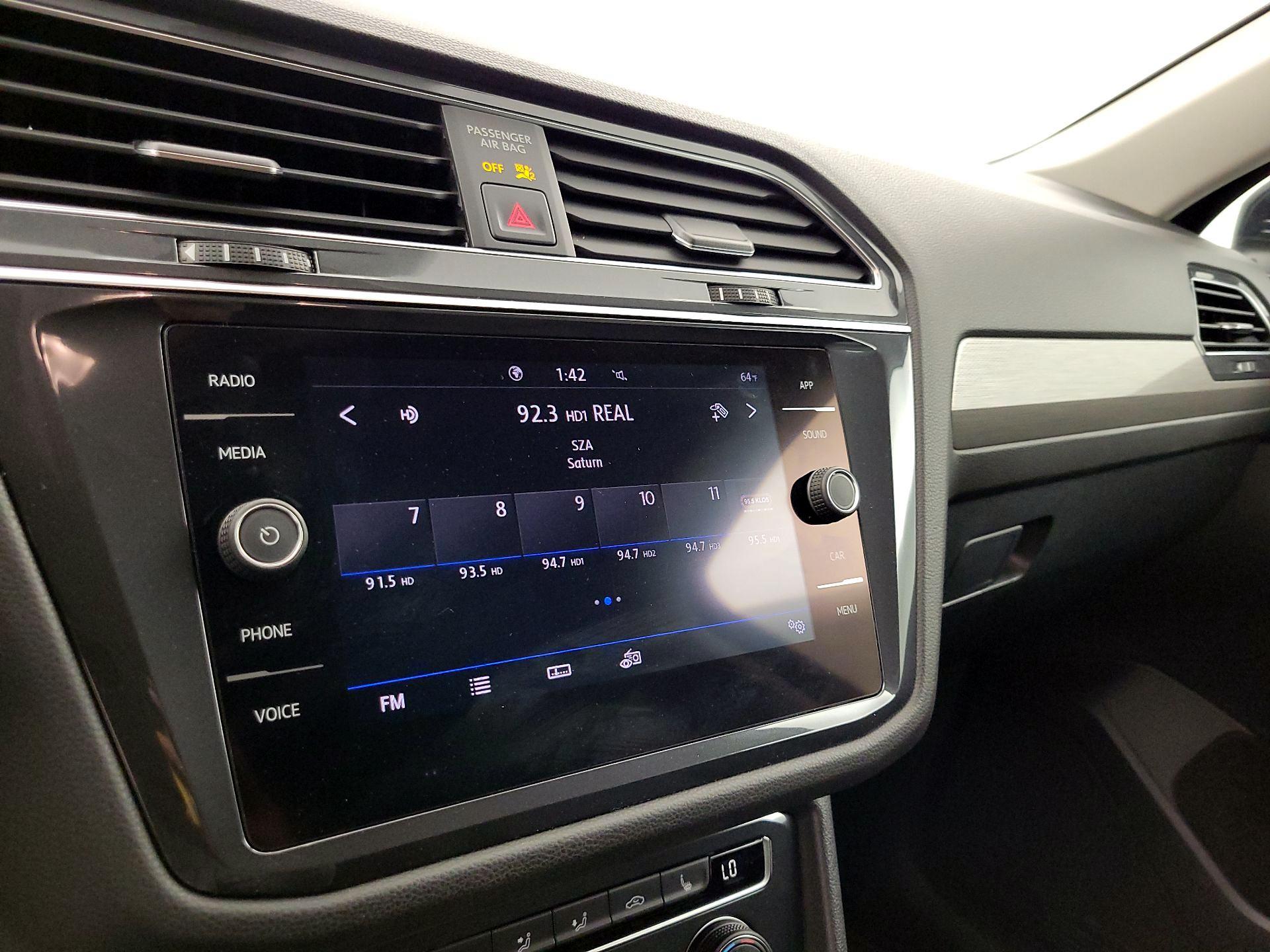 Thumbnail: 2020 Volkswagen Tiguan - 15