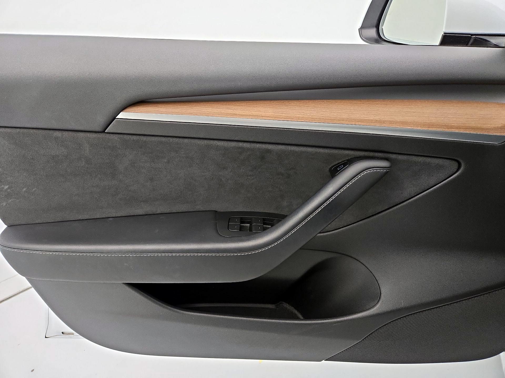 Thumbnail: 2021 Tesla Model 3 - 12