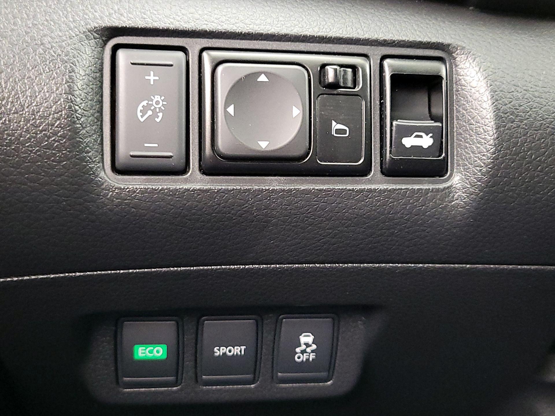 Thumbnail: 2014 Nissan Sentra - 13