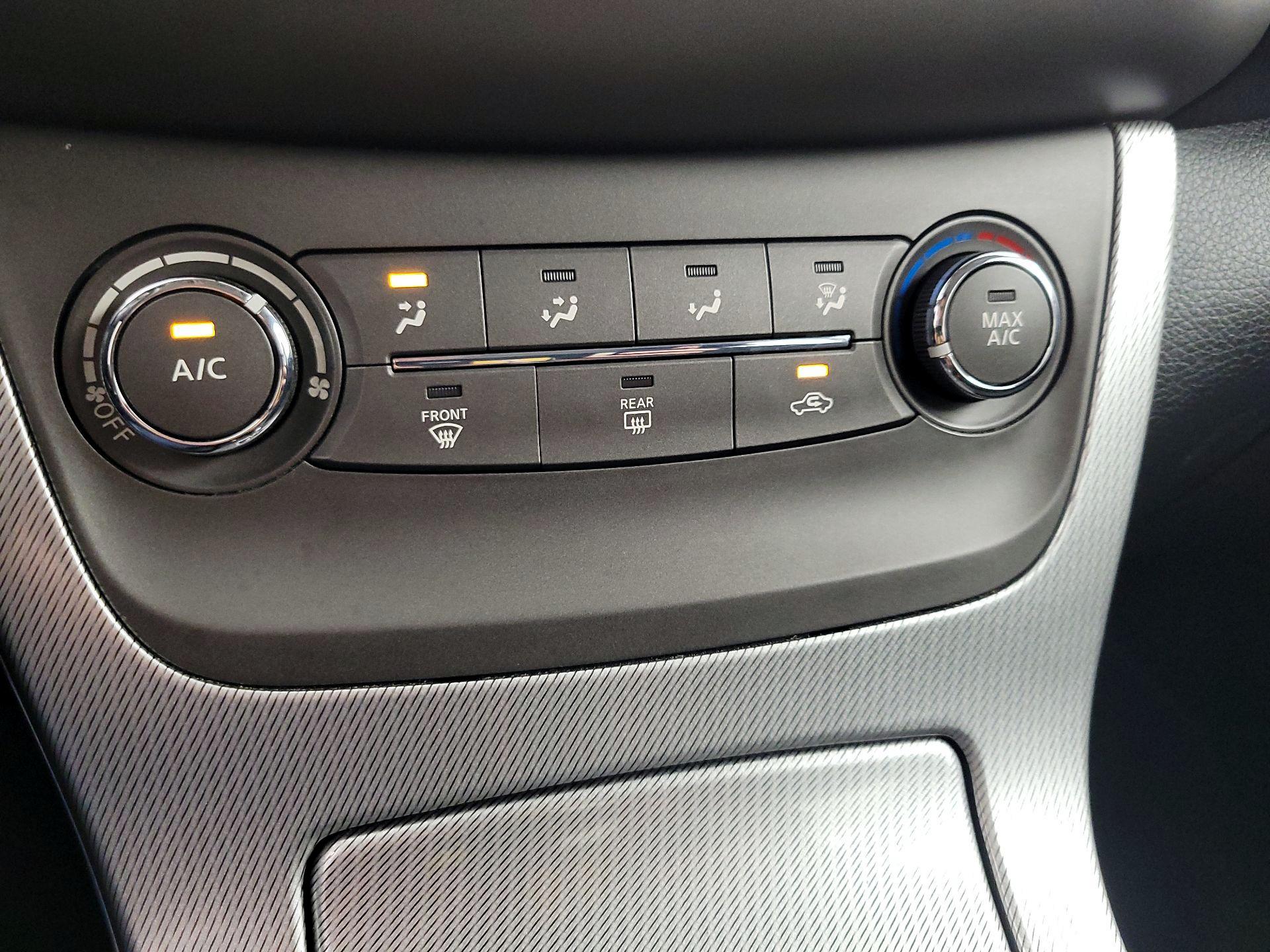 Thumbnail: 2014 Nissan Sentra - 15