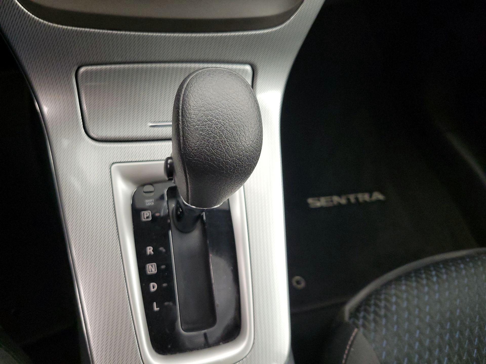 Thumbnail: 2014 Nissan Sentra - 16