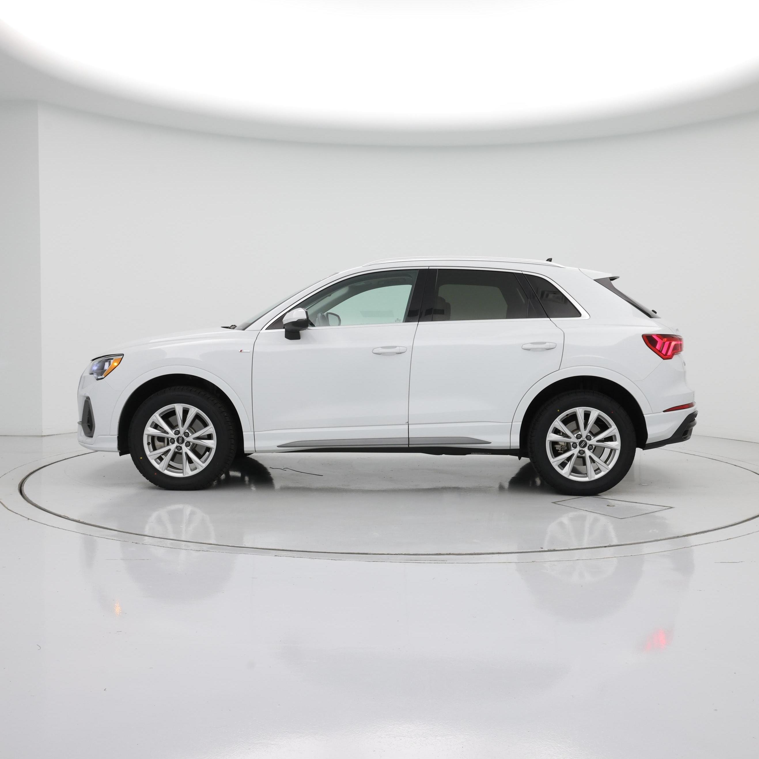 Thumbnail: 2022 Audi Q3 - 3