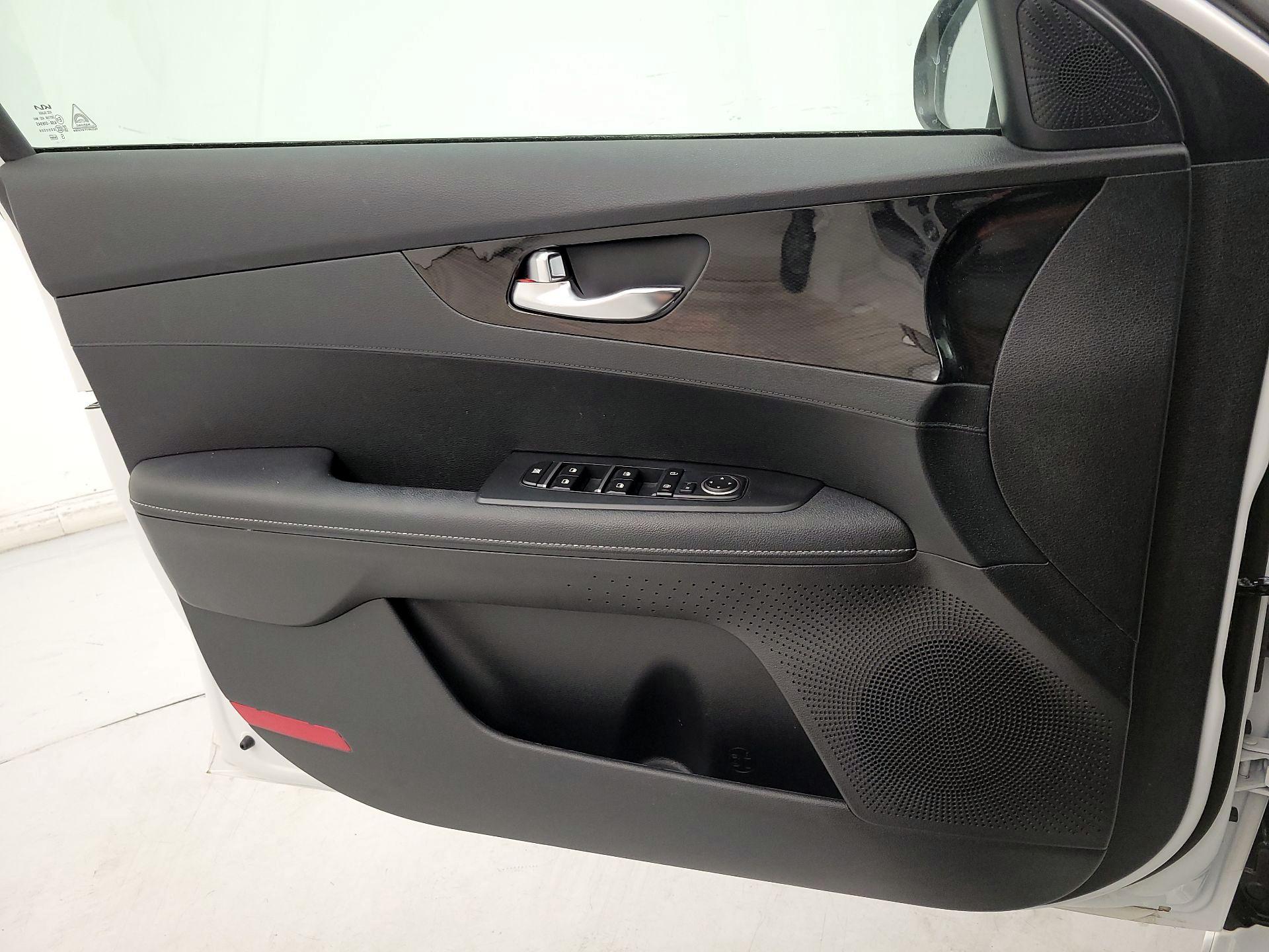 Thumbnail: 2021 Kia Forte - 12