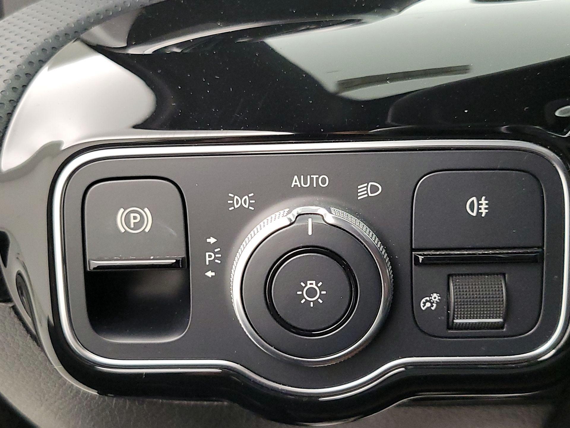 Thumbnail: 2019 Mercedes-Benz A-Class - 13