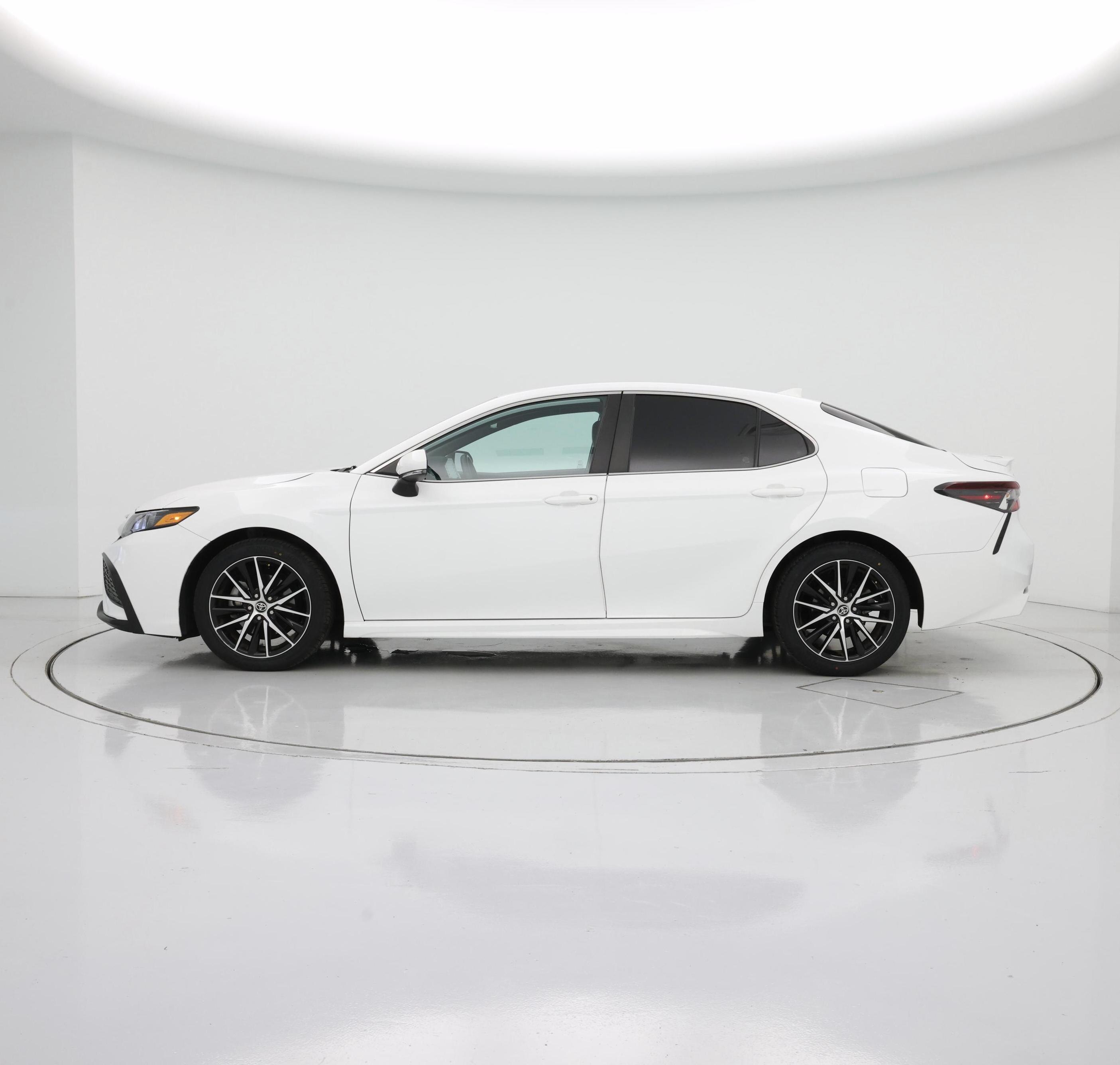 Thumbnail: 2022 Toyota Camry - 3