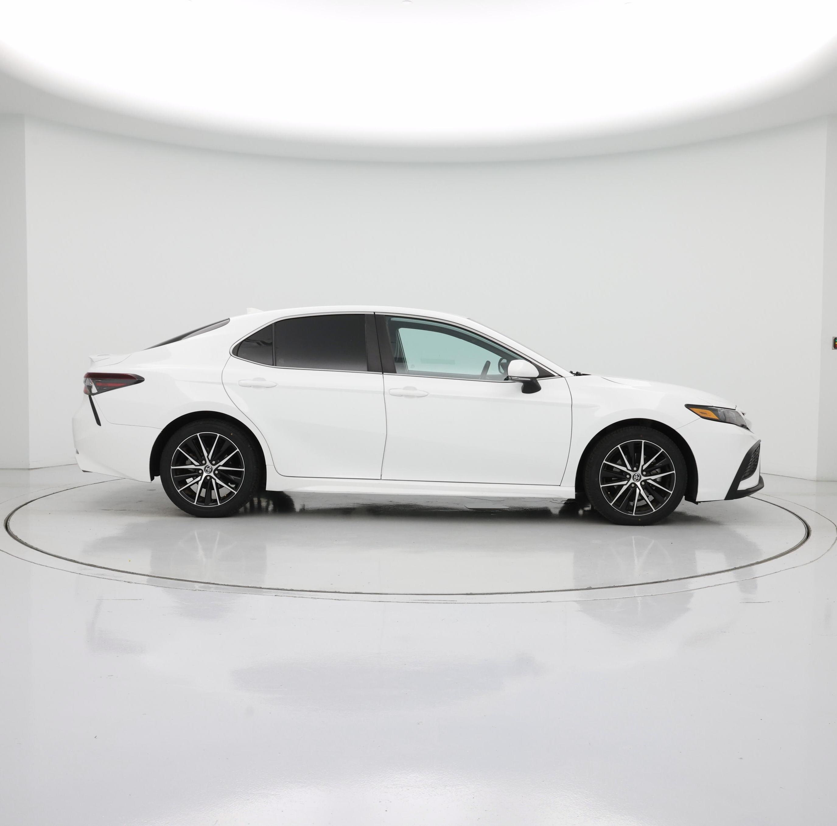 Thumbnail: 2022 Toyota Camry - 7