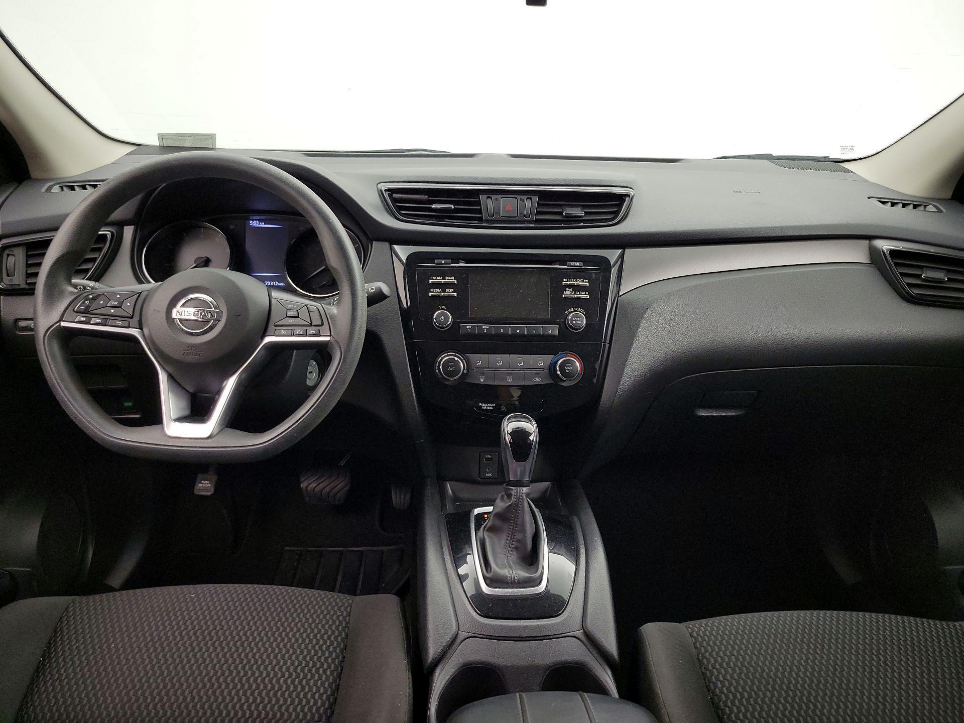 Thumbnail: 2017 Nissan Rogue Sport - 9