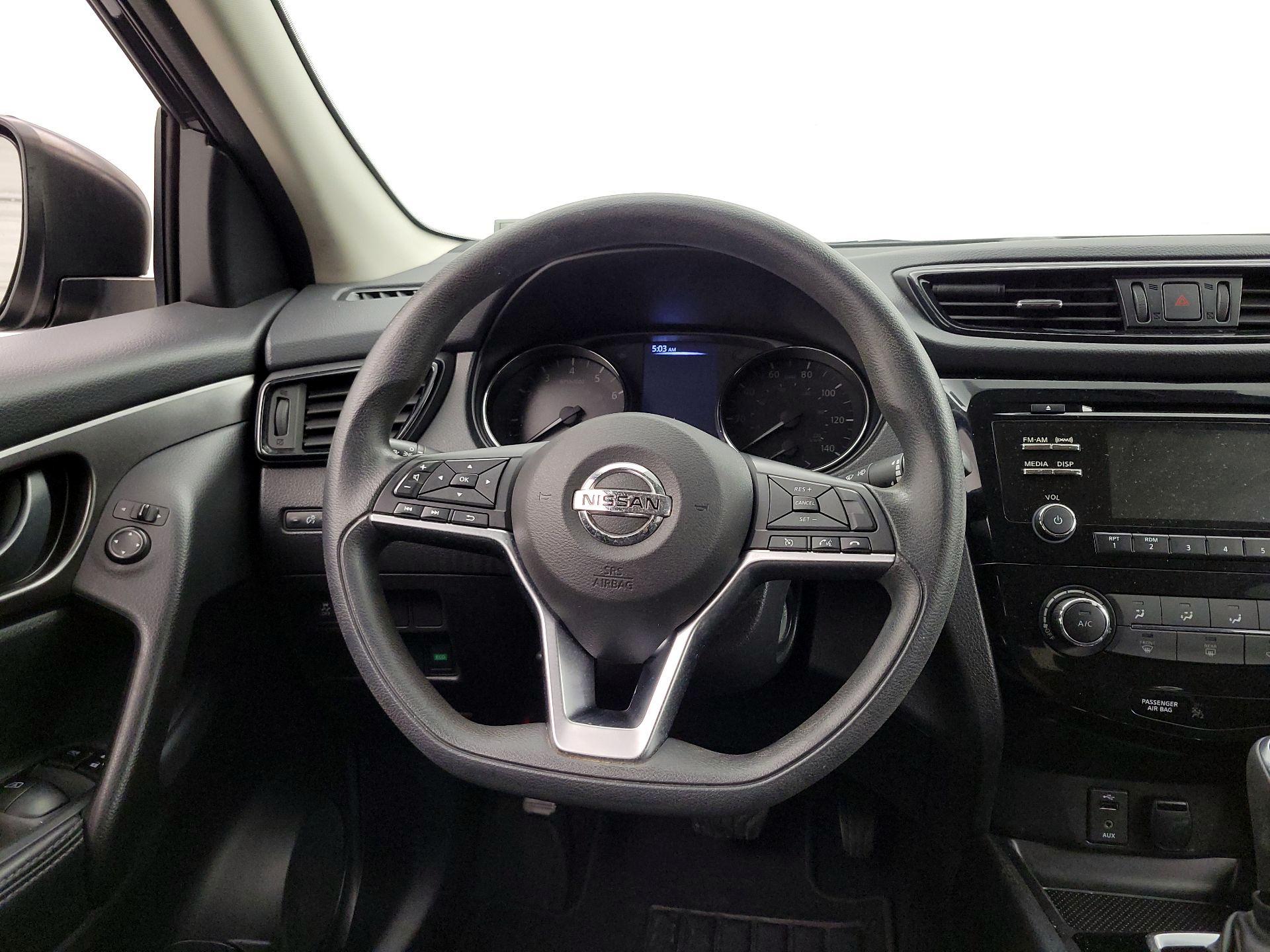 Thumbnail: 2017 Nissan Rogue Sport - 10