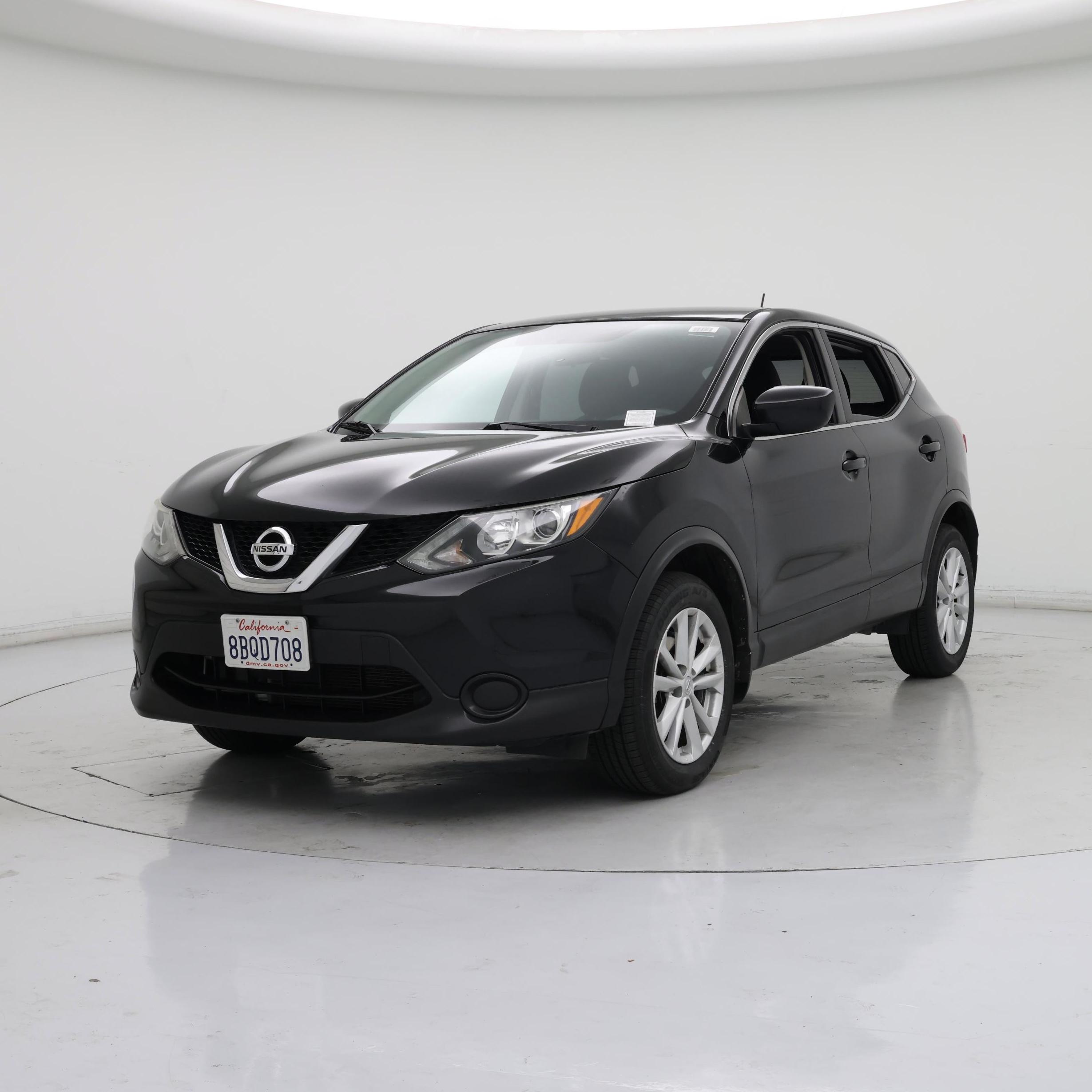 Thumbnail: 2017 Nissan Rogue Sport - 4