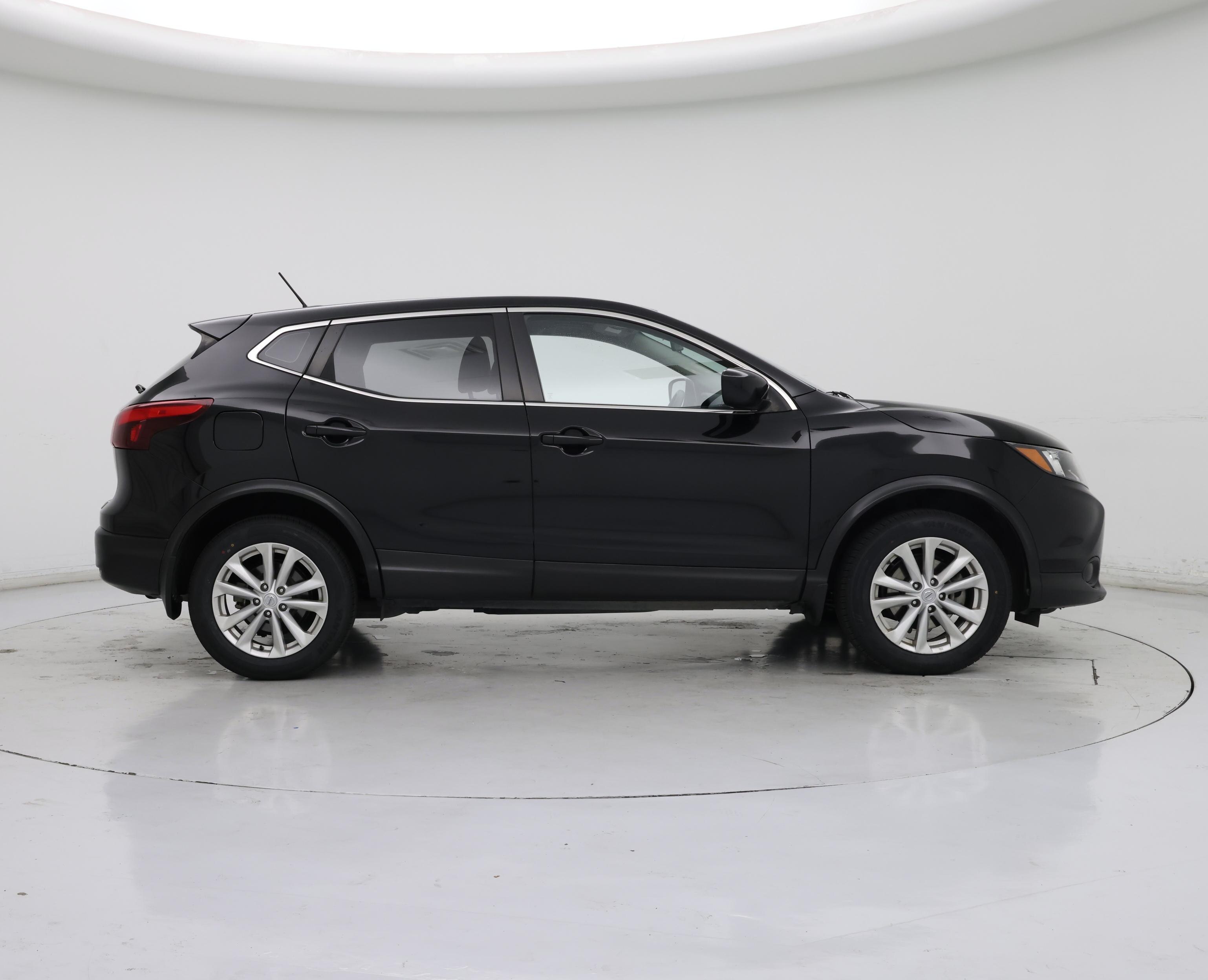 Thumbnail: 2017 Nissan Rogue Sport - 7