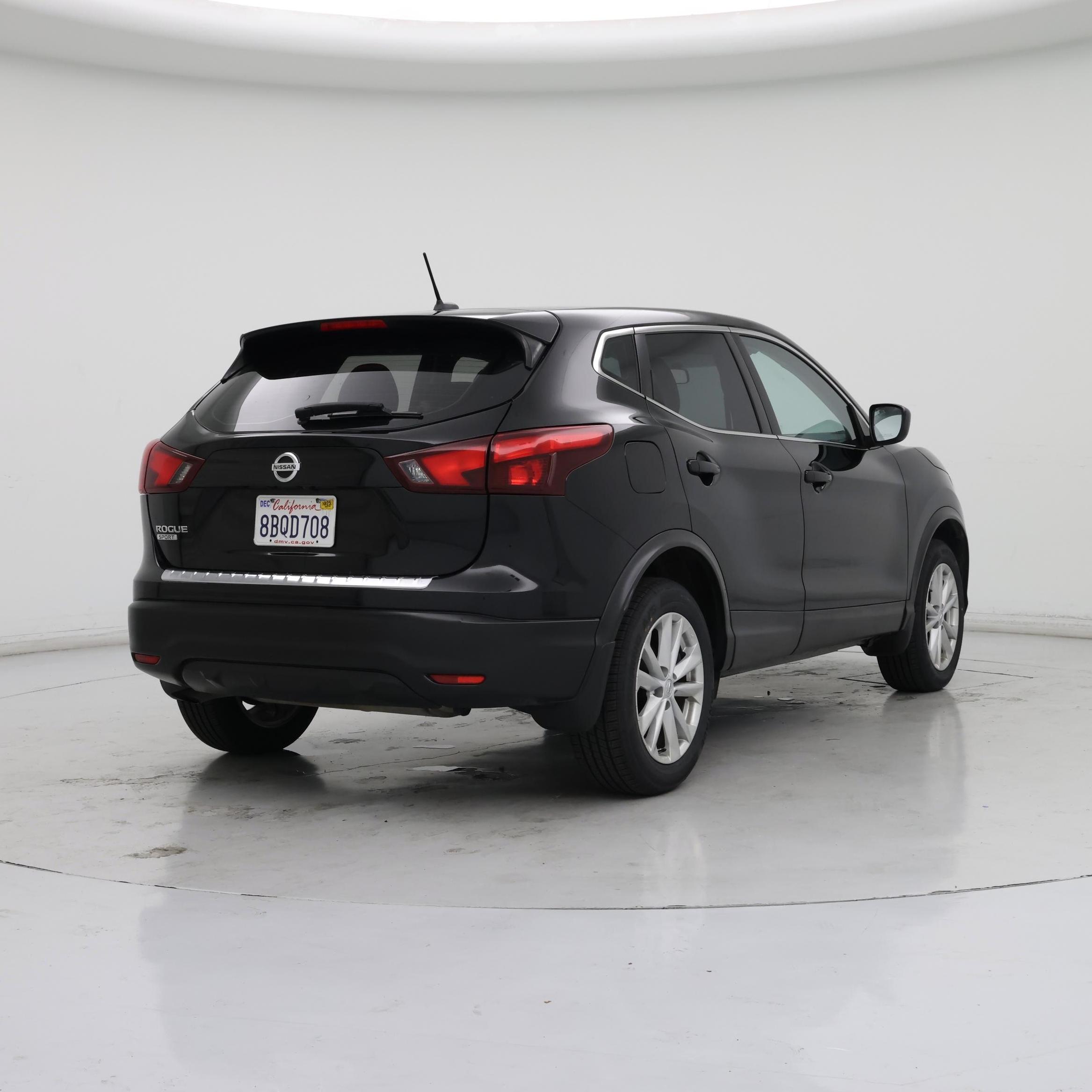 Thumbnail: 2017 Nissan Rogue Sport - 8