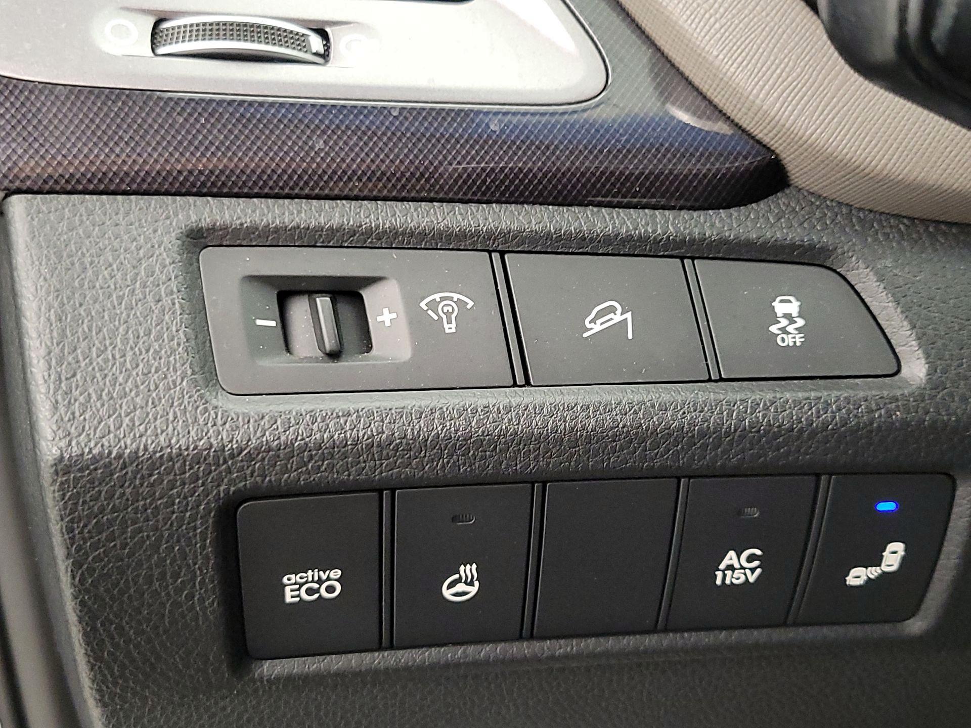 Thumbnail: 2015 Hyundai Santa Fe - 13