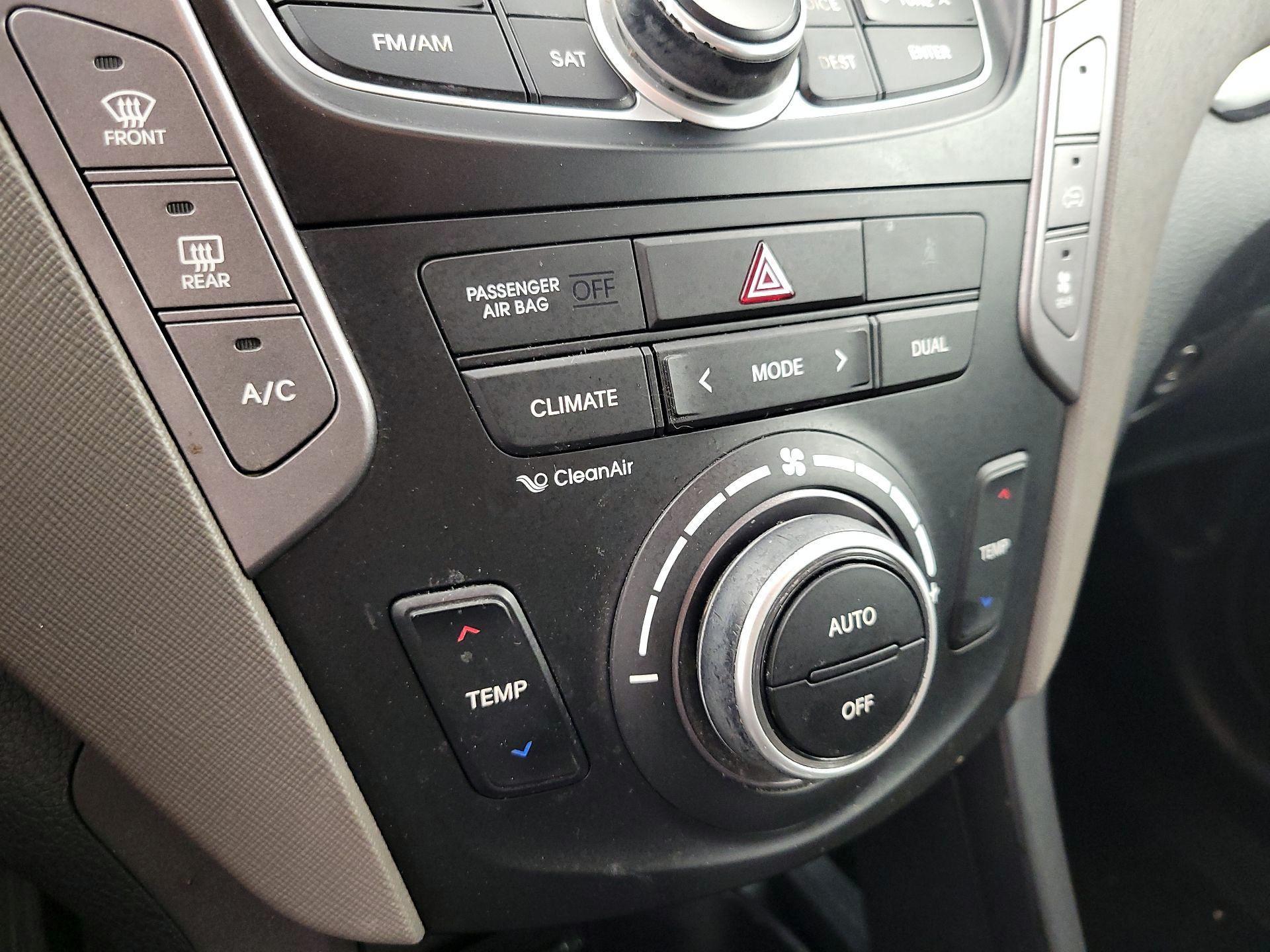 Thumbnail: 2015 Hyundai Santa Fe - 16