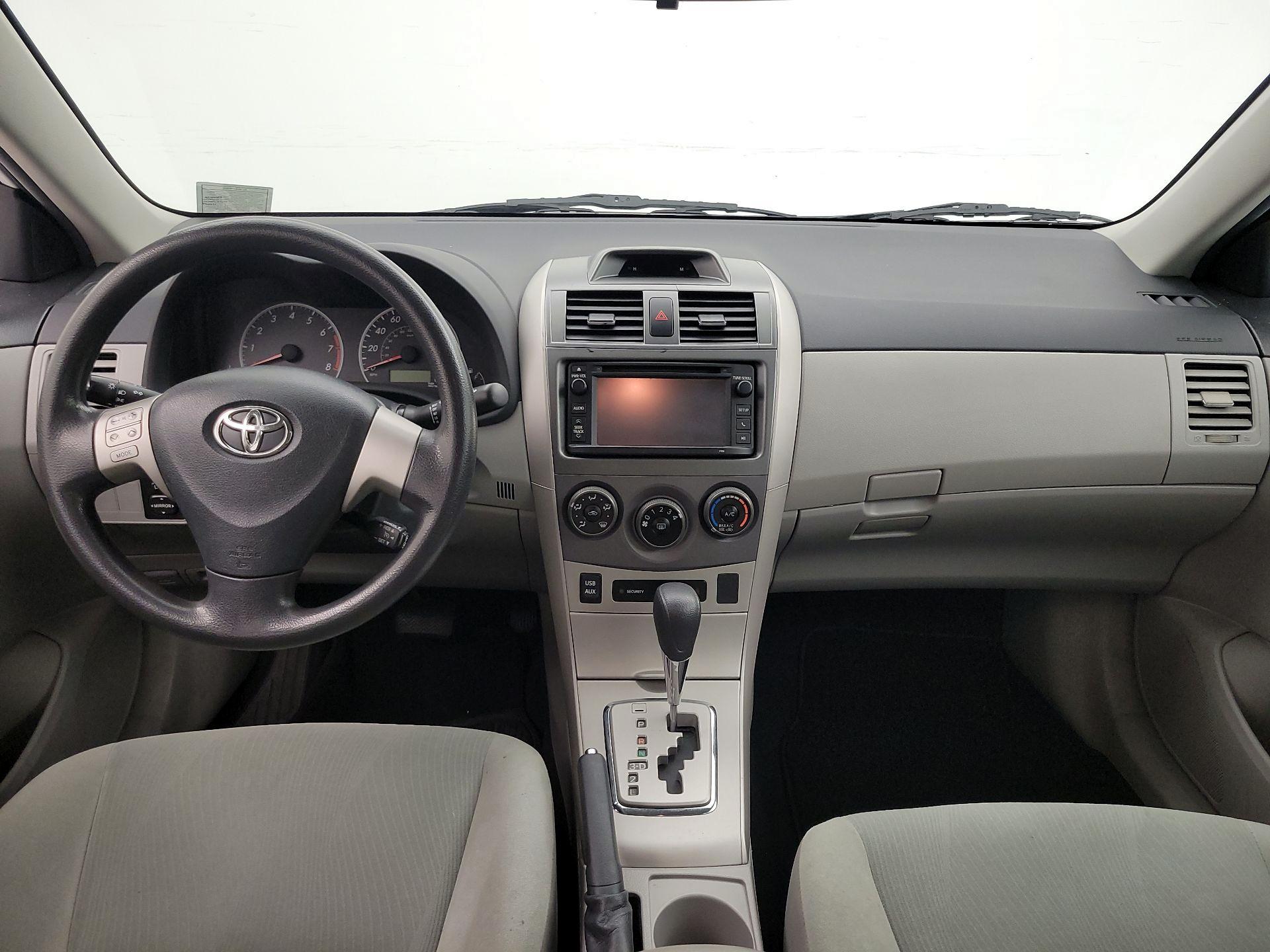 Thumbnail: 2013 Toyota Corolla - 9