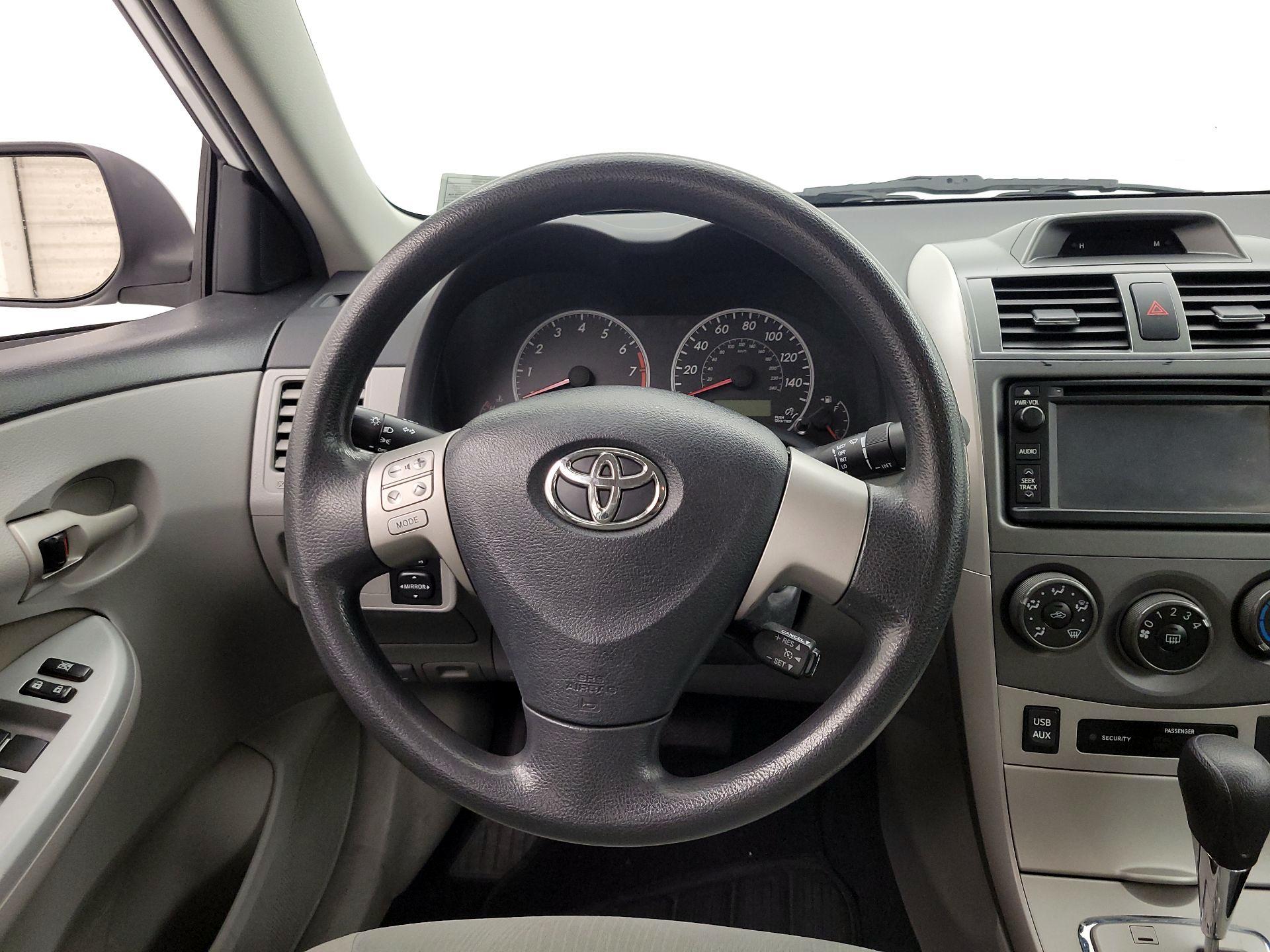 Thumbnail: 2013 Toyota Corolla - 10