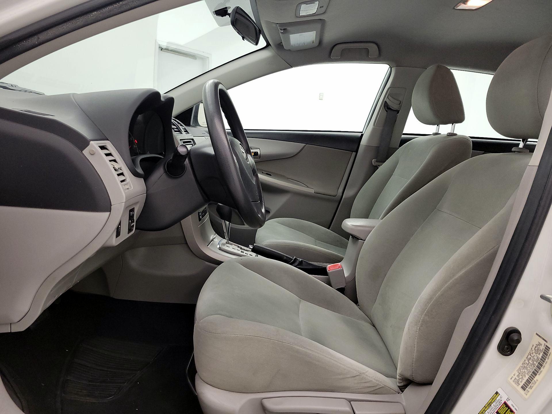 Thumbnail: 2013 Toyota Corolla - 11