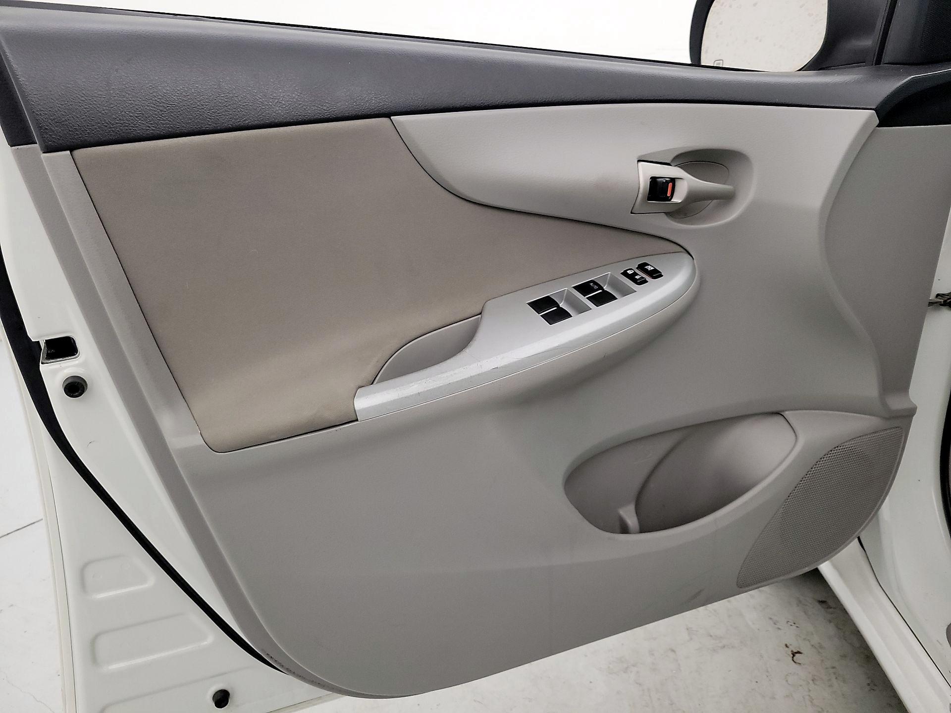 Thumbnail: 2013 Toyota Corolla - 12