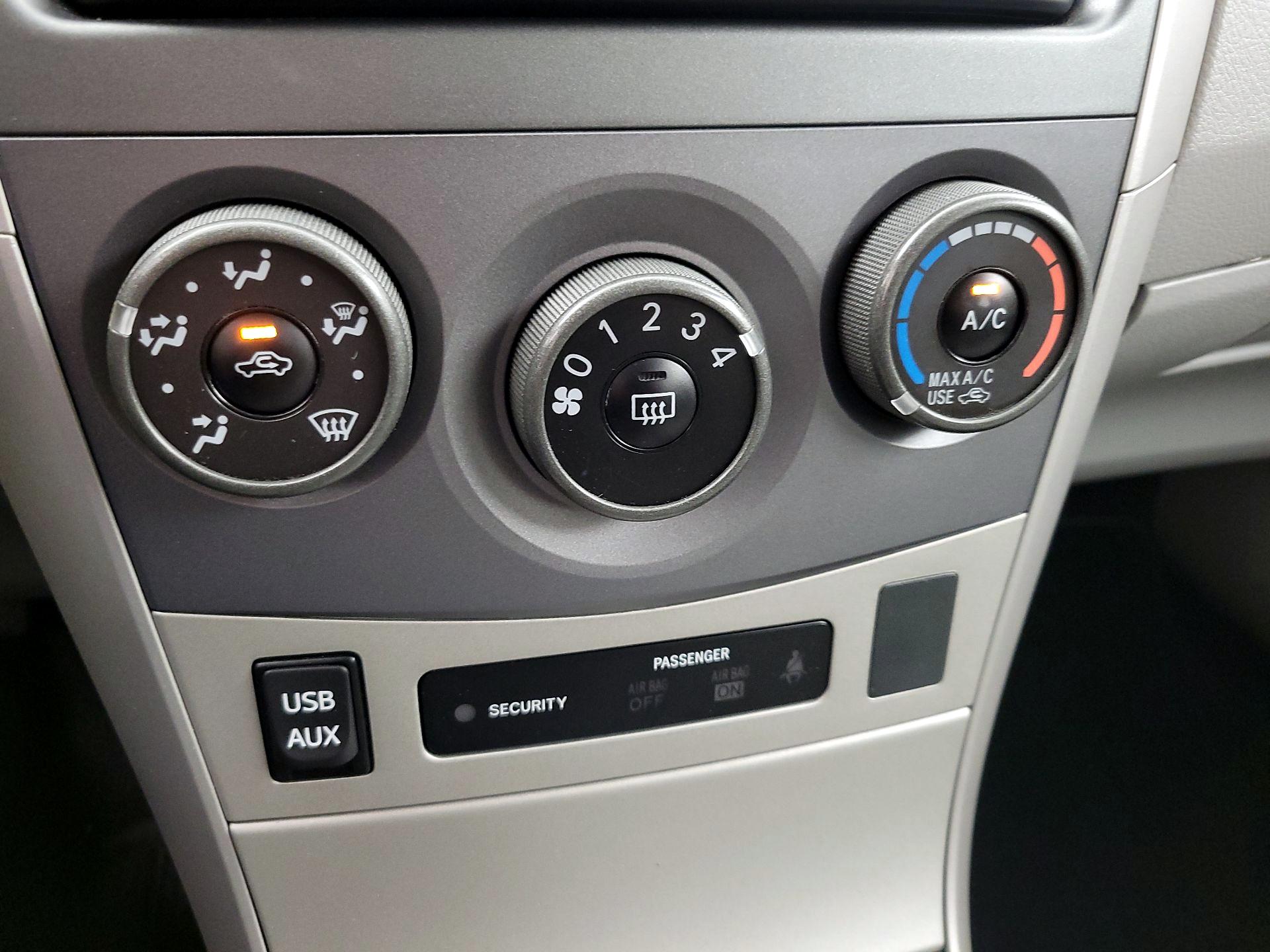 Thumbnail: 2013 Toyota Corolla - 15