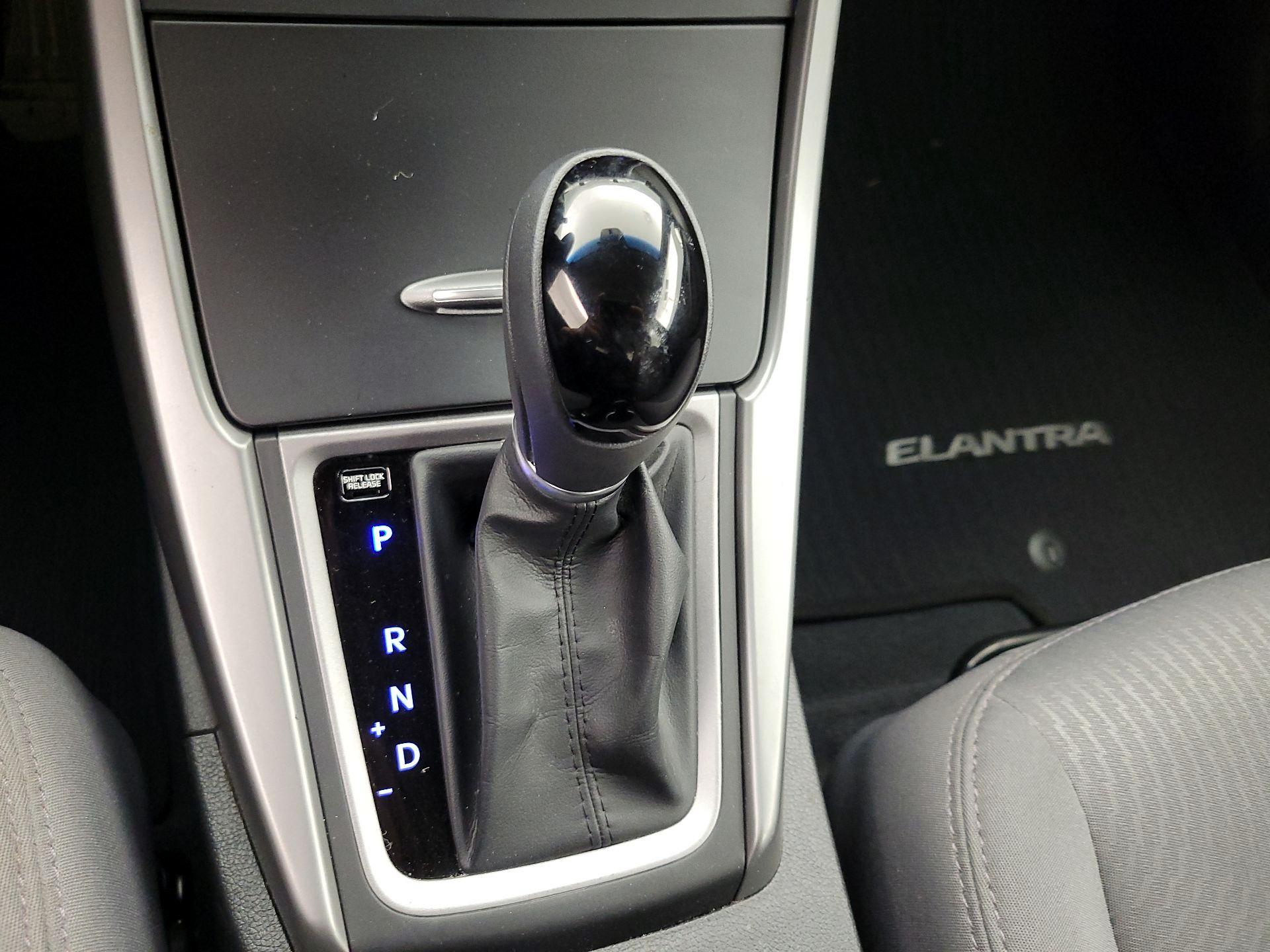 Thumbnail: 2014 Hyundai Elantra - 16