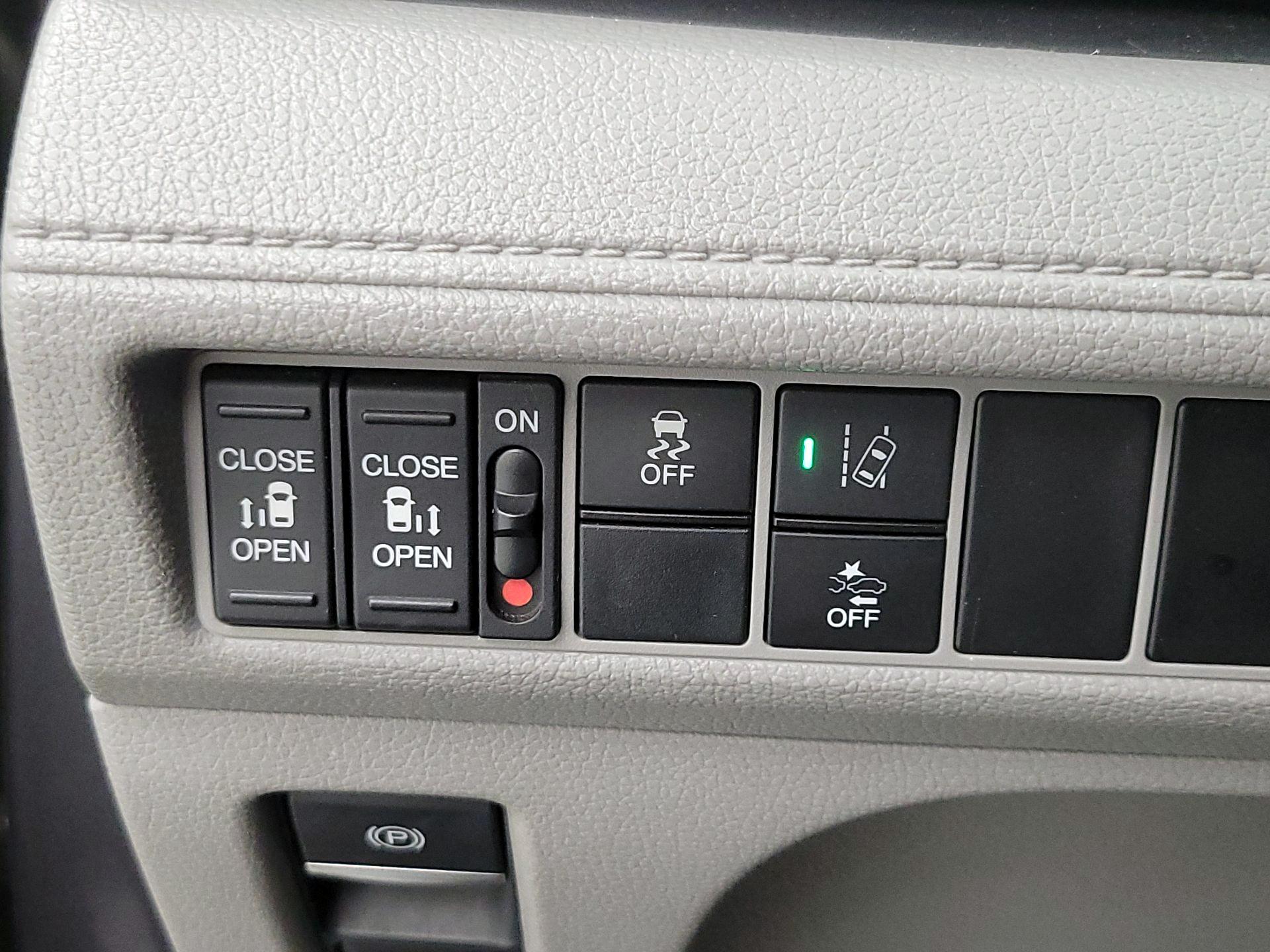 Thumbnail: 2019 Honda Odyssey - 13