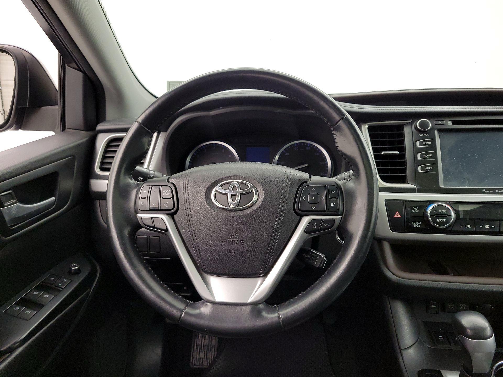 Thumbnail: 2017 Toyota Highlander - 10