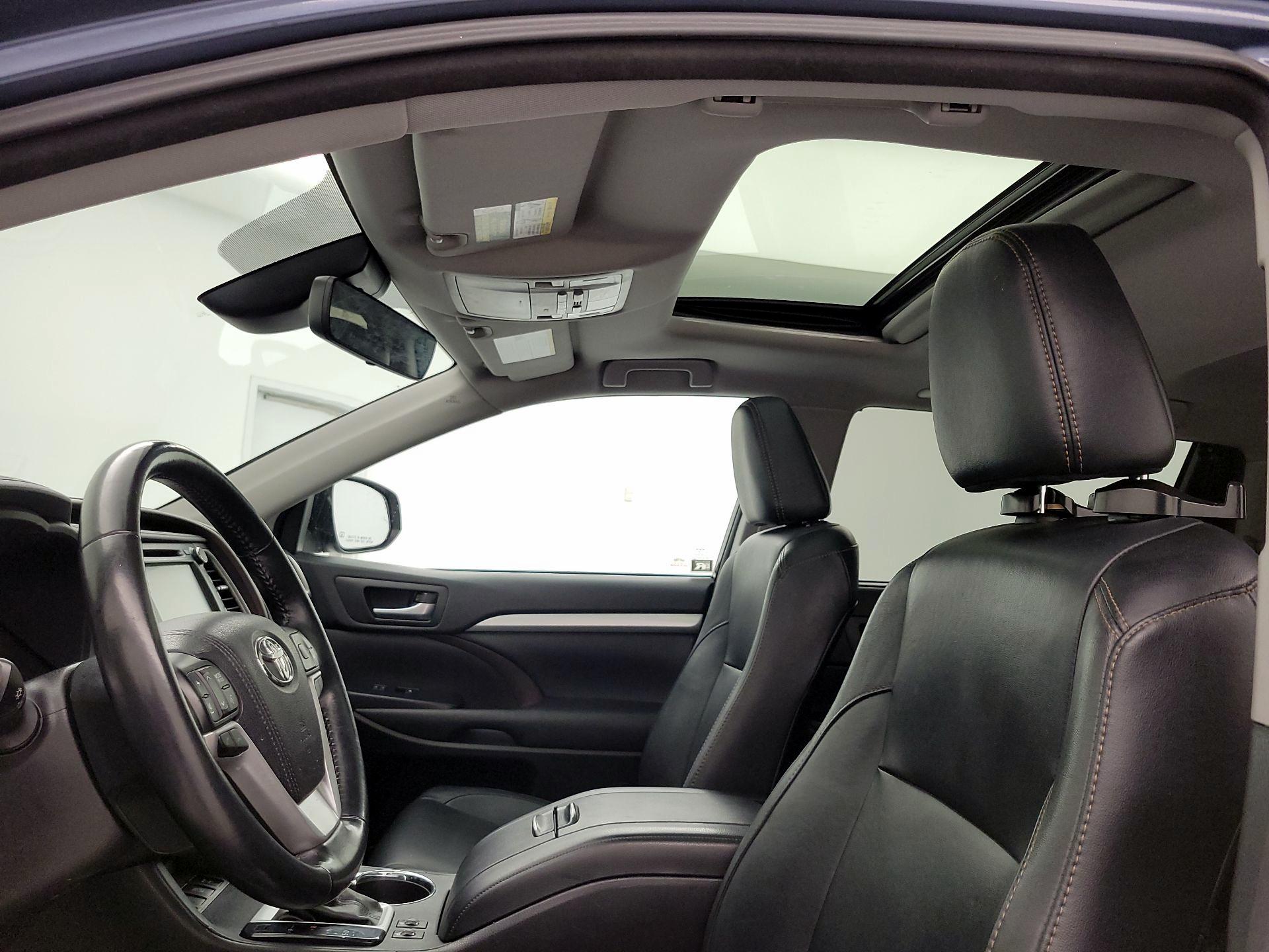 Thumbnail: 2017 Toyota Highlander - 20