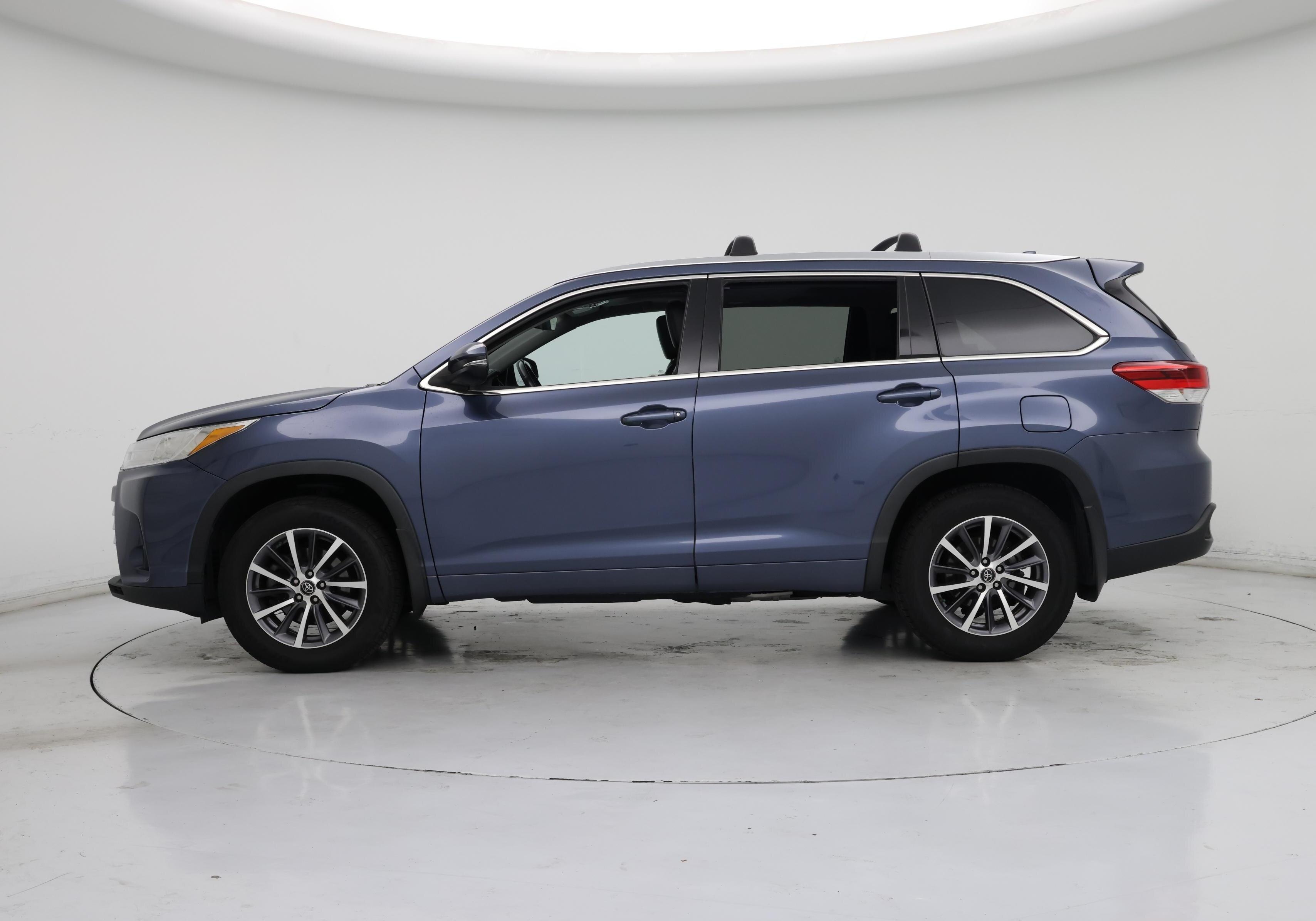 Thumbnail: 2017 Toyota Highlander - 3