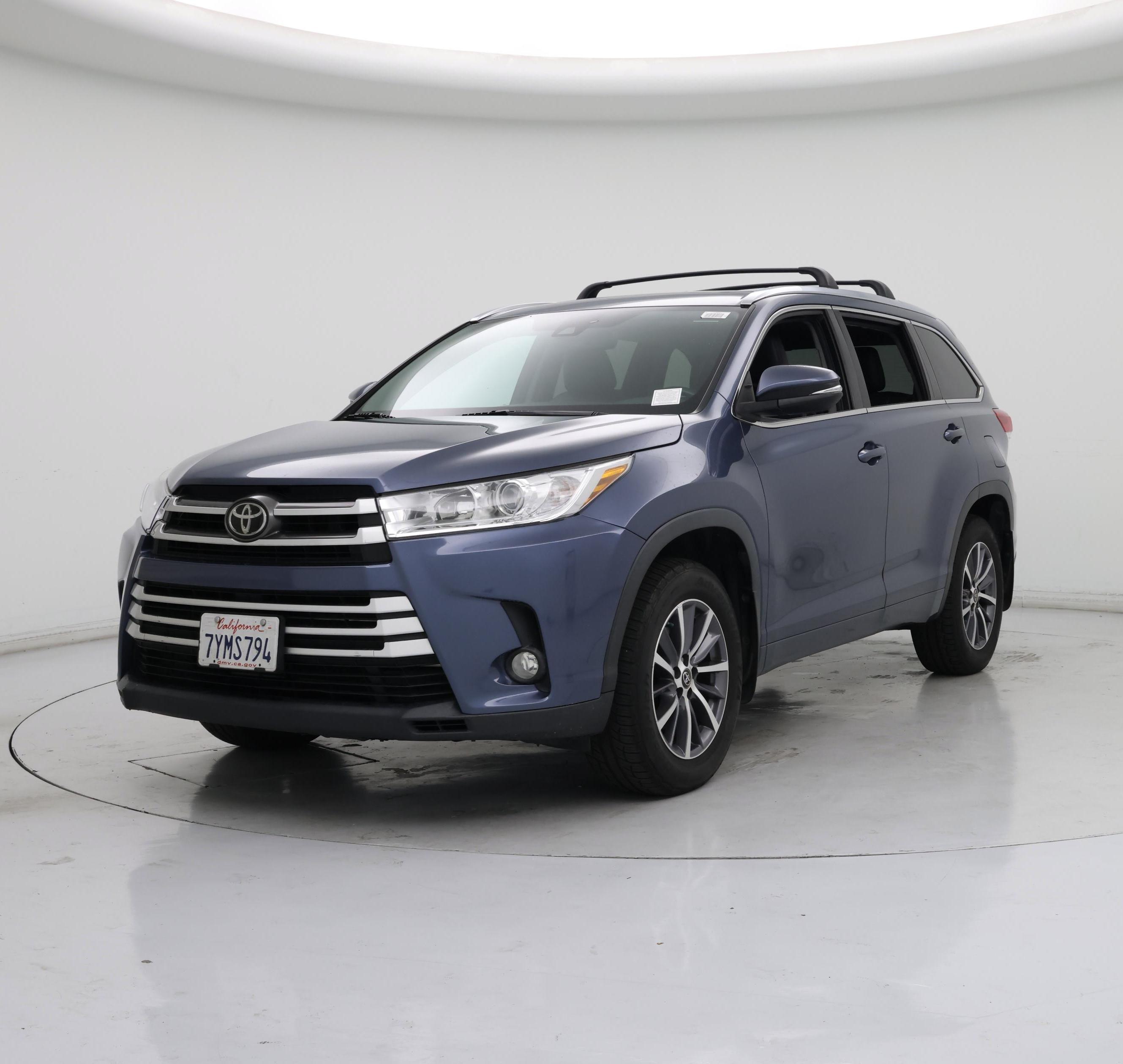Thumbnail: 2017 Toyota Highlander - 4