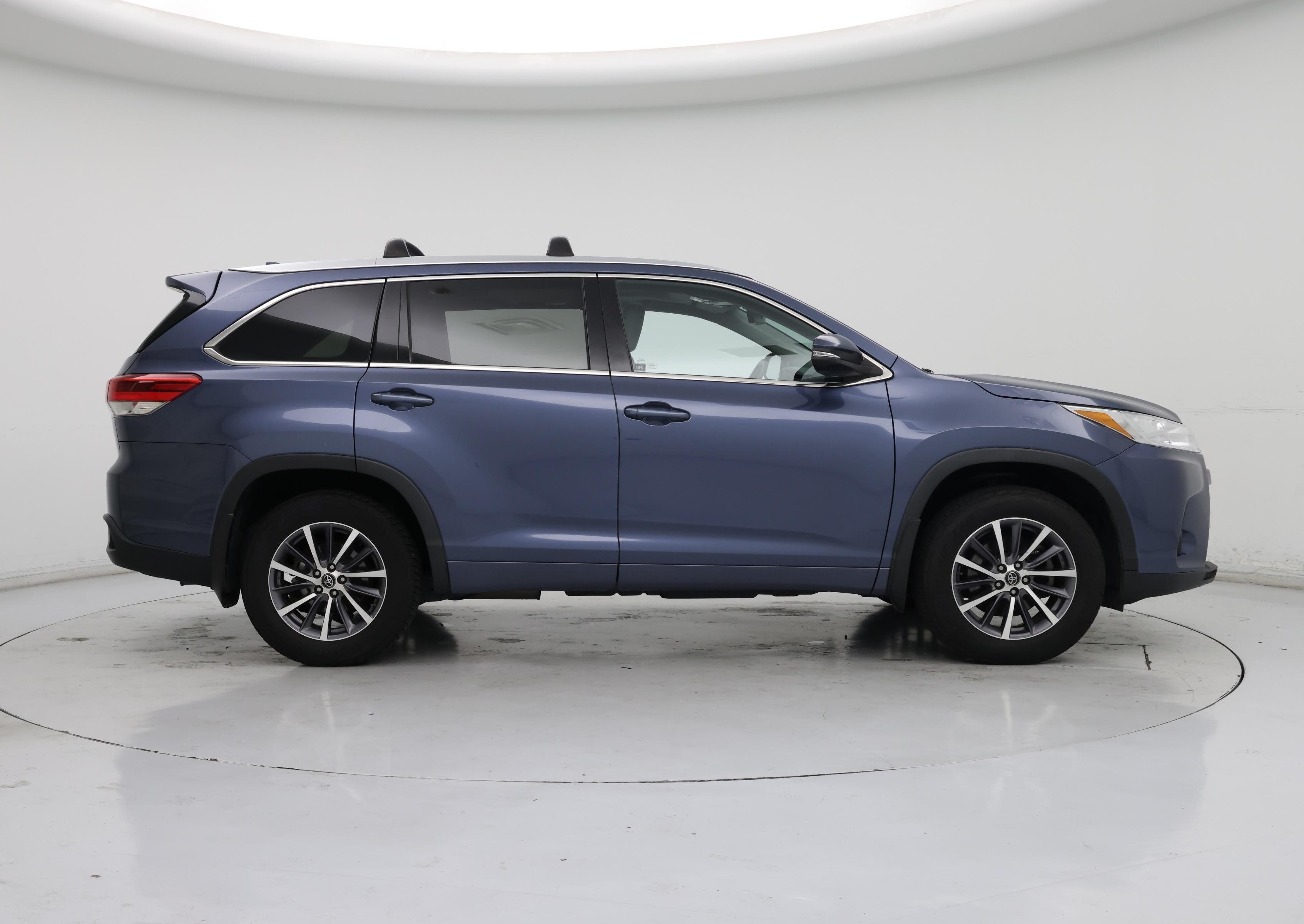 Thumbnail: 2017 Toyota Highlander - 7