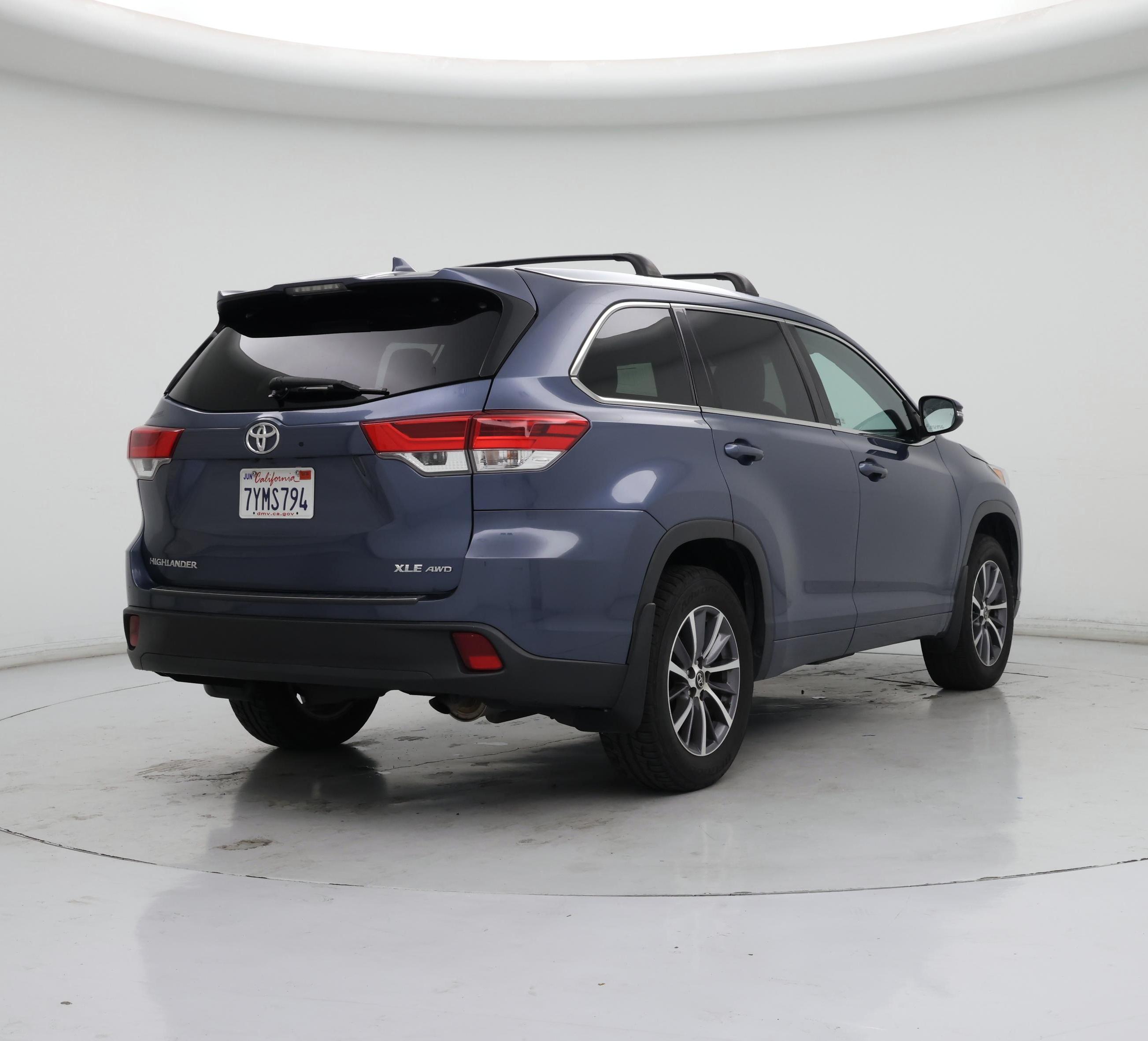 Thumbnail: 2017 Toyota Highlander - 8