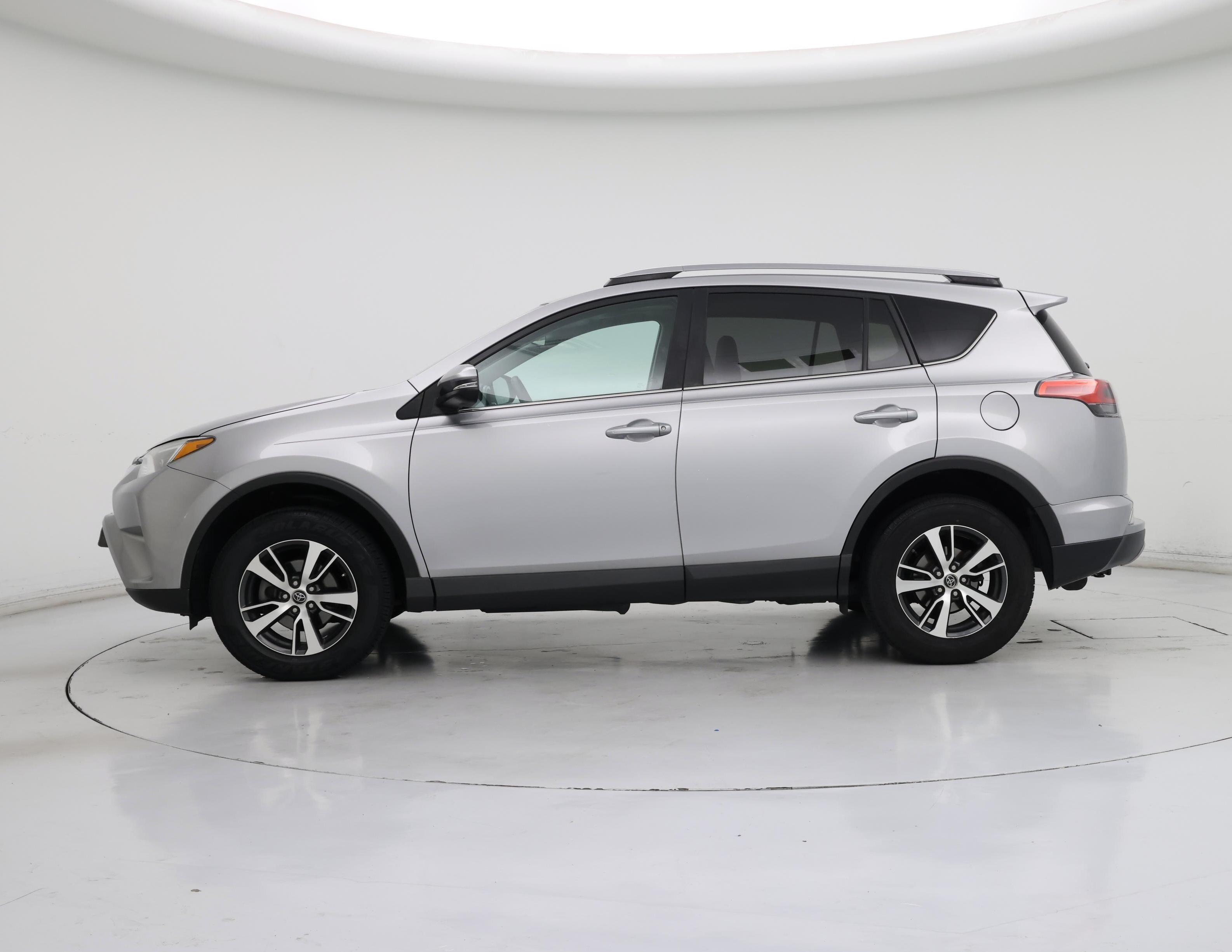 Thumbnail: 2017 Toyota RAV4 - 3
