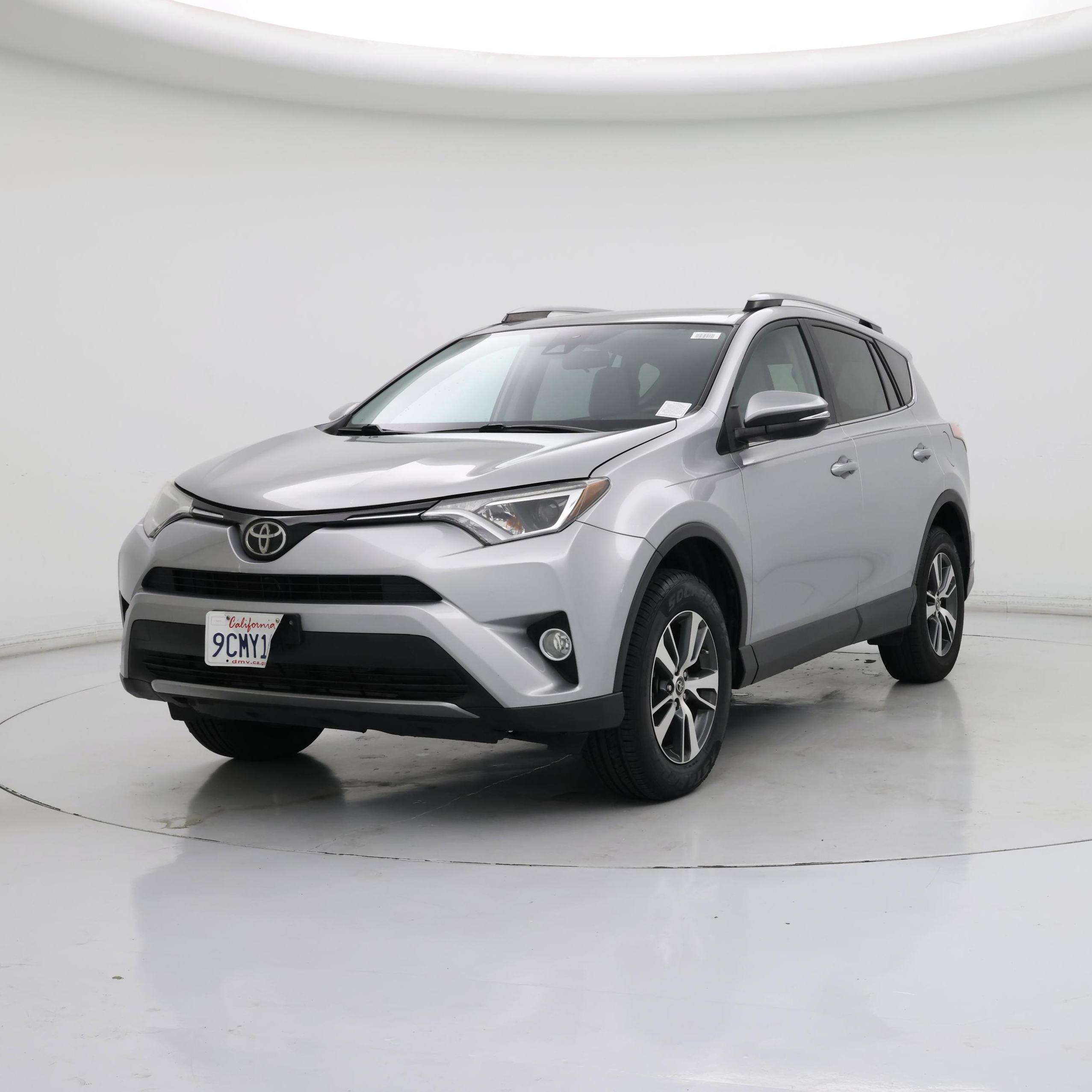 Thumbnail: 2017 Toyota RAV4 - 4