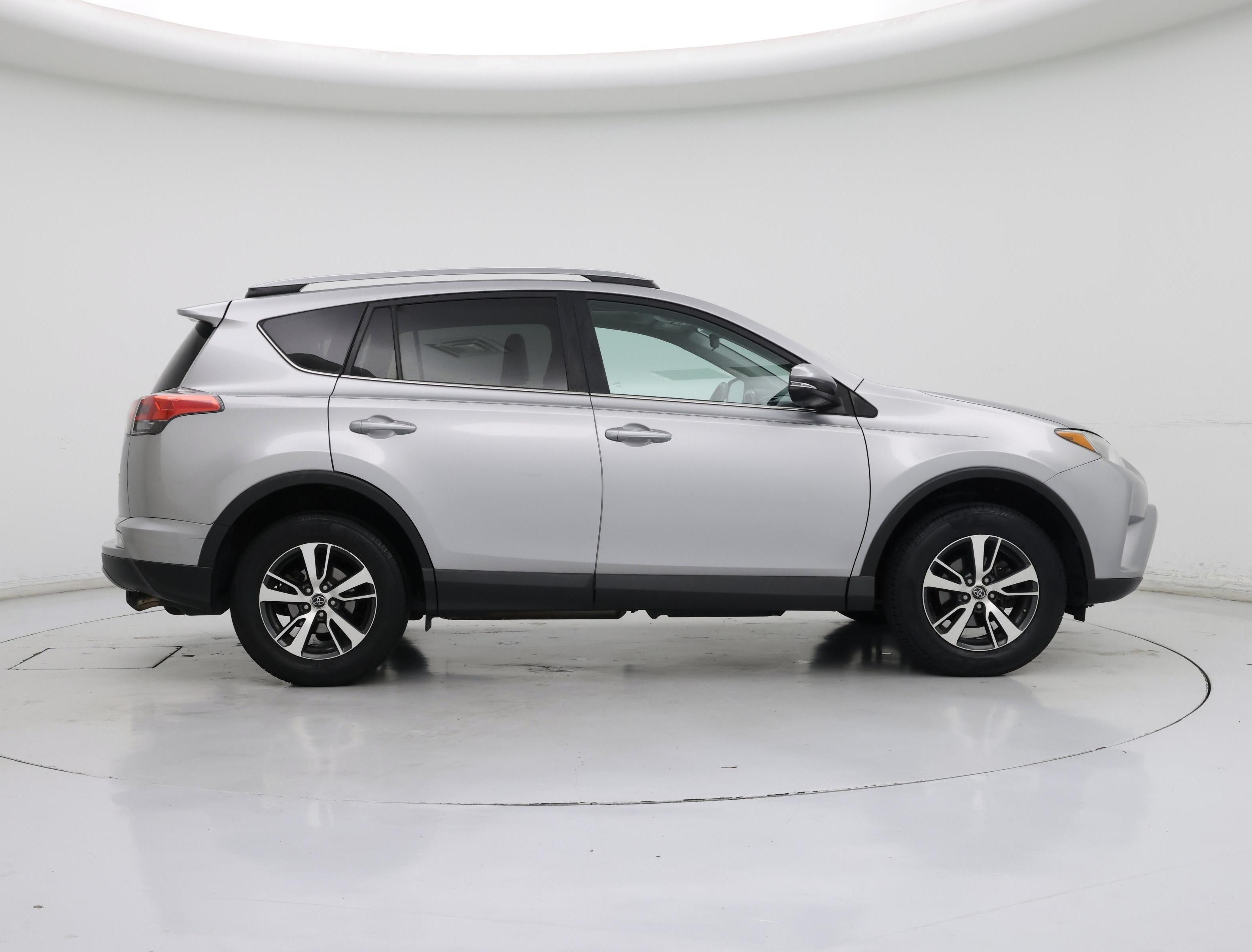 Thumbnail: 2017 Toyota RAV4 - 7