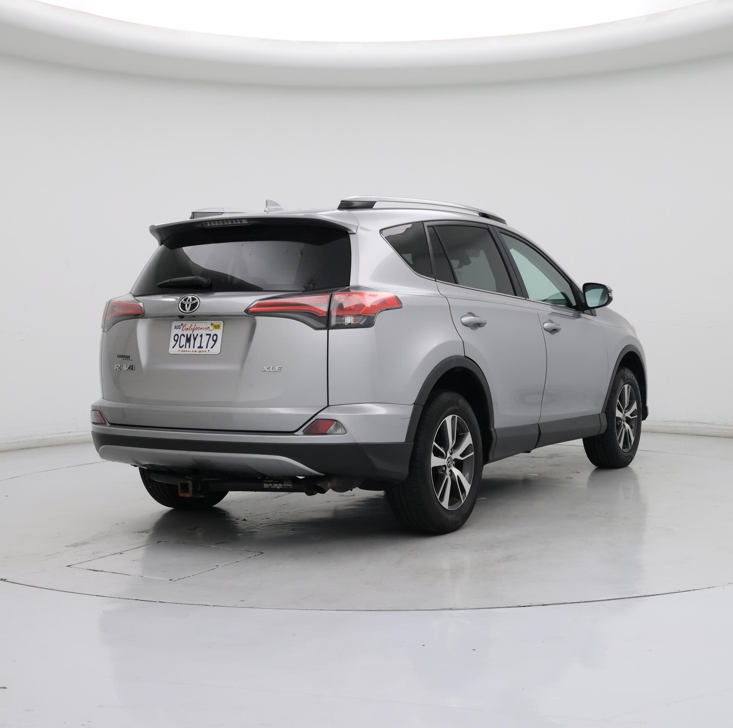 Thumbnail: 2017 Toyota RAV4 - 8
