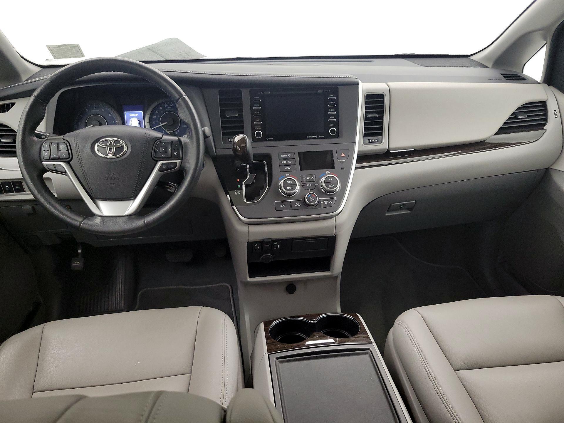 Thumbnail: 2020 Toyota Sienna - 9