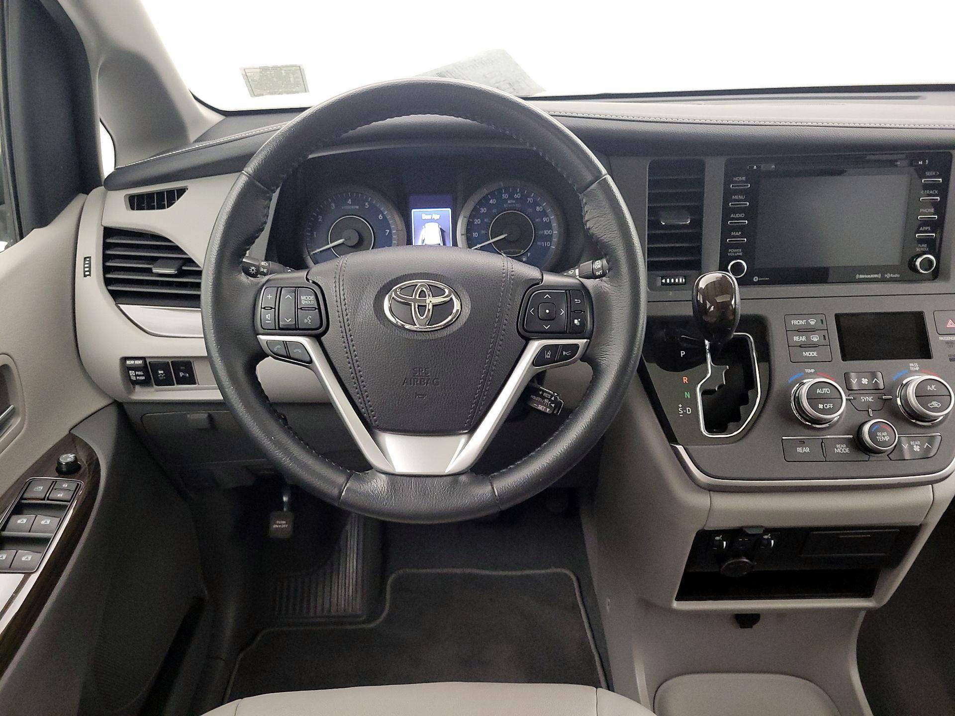 Thumbnail: 2020 Toyota Sienna - 10