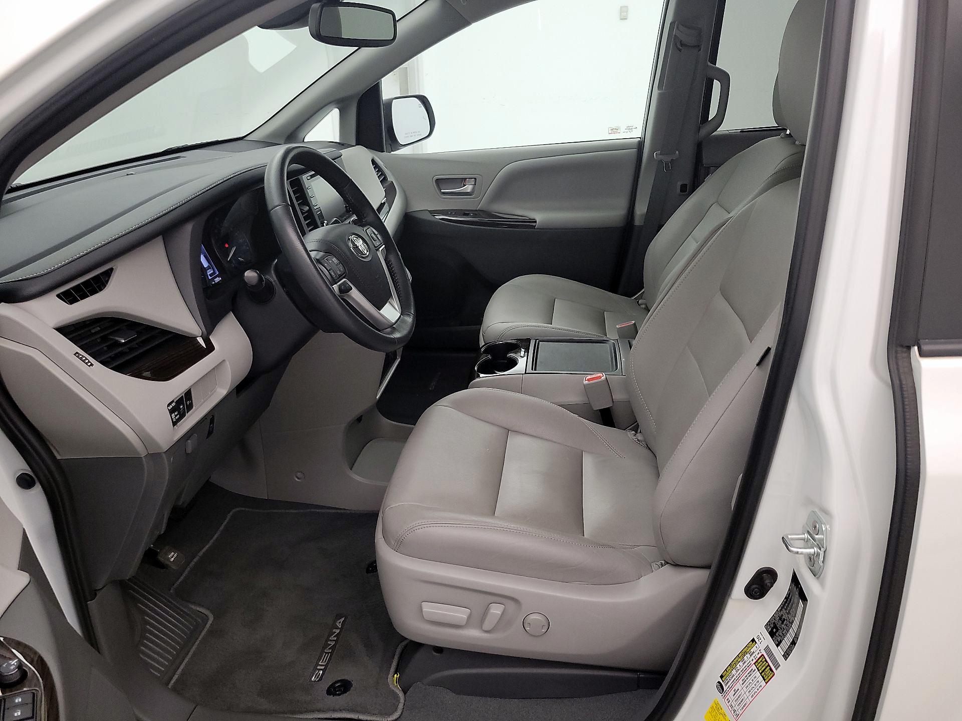 Thumbnail: 2020 Toyota Sienna - 11