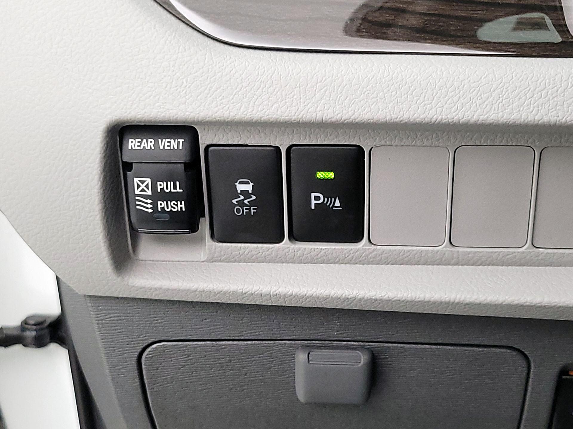 Thumbnail: 2020 Toyota Sienna - 13