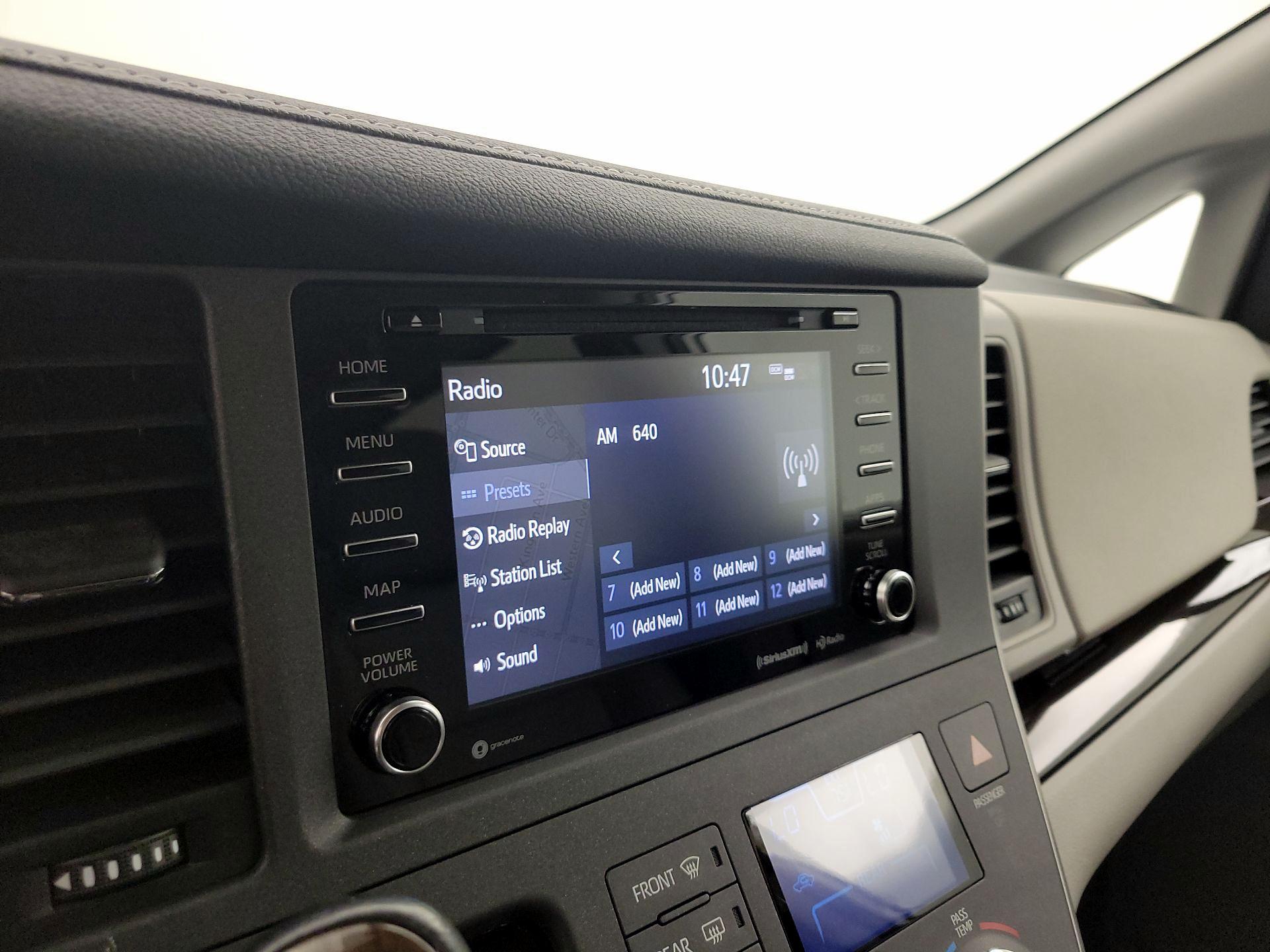 Thumbnail: 2020 Toyota Sienna - 16