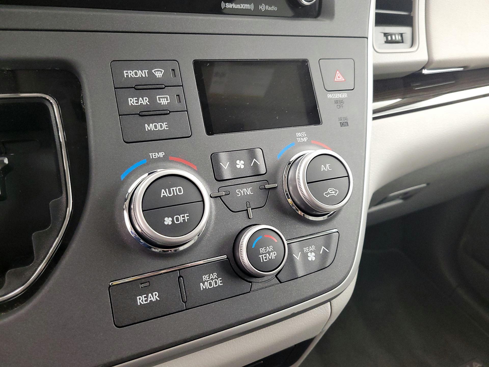 Thumbnail: 2020 Toyota Sienna - 17