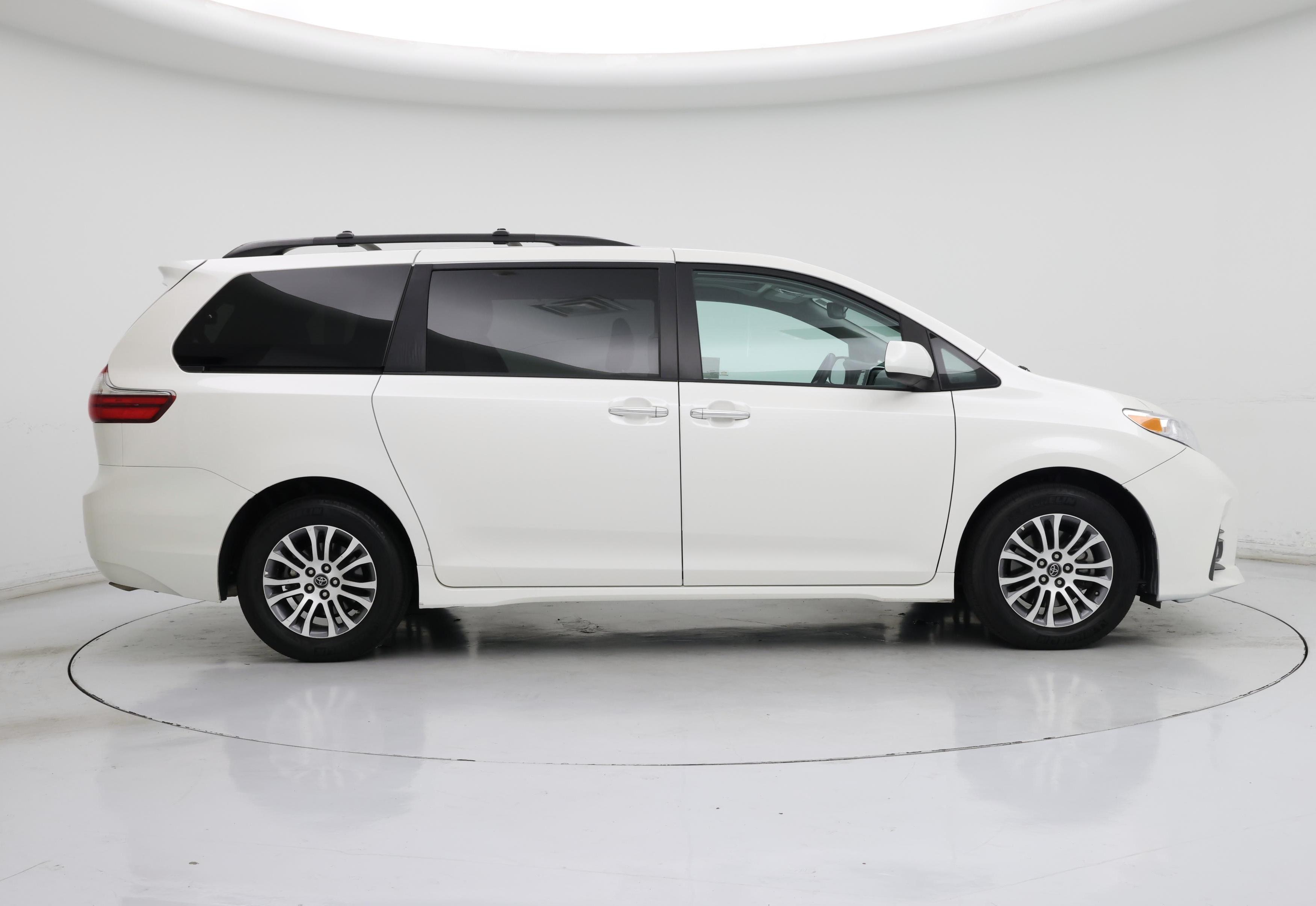 Thumbnail: 2020 Toyota Sienna - 7