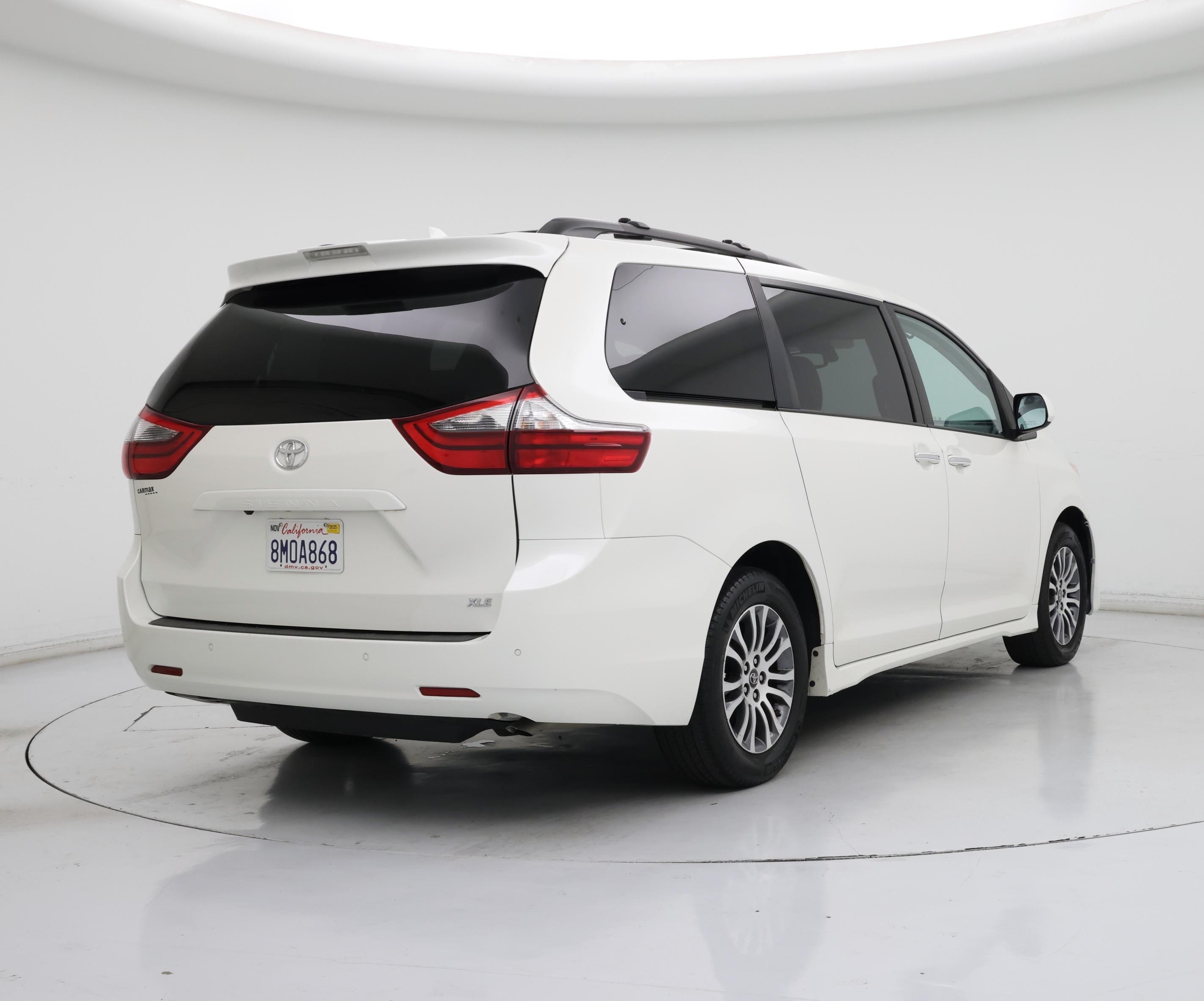 Thumbnail: 2020 Toyota Sienna - 8