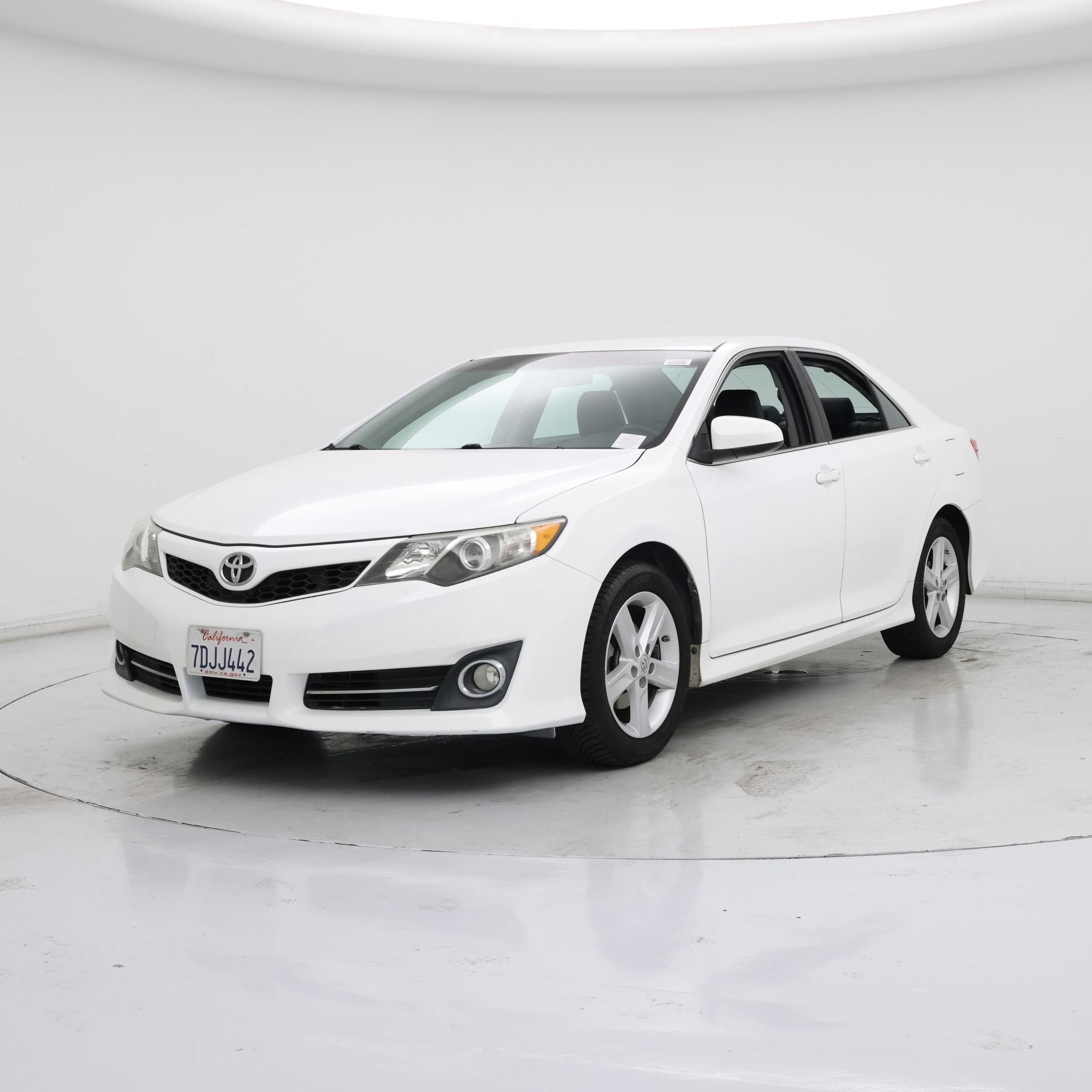 Thumbnail: 2014 Toyota Camry - 4