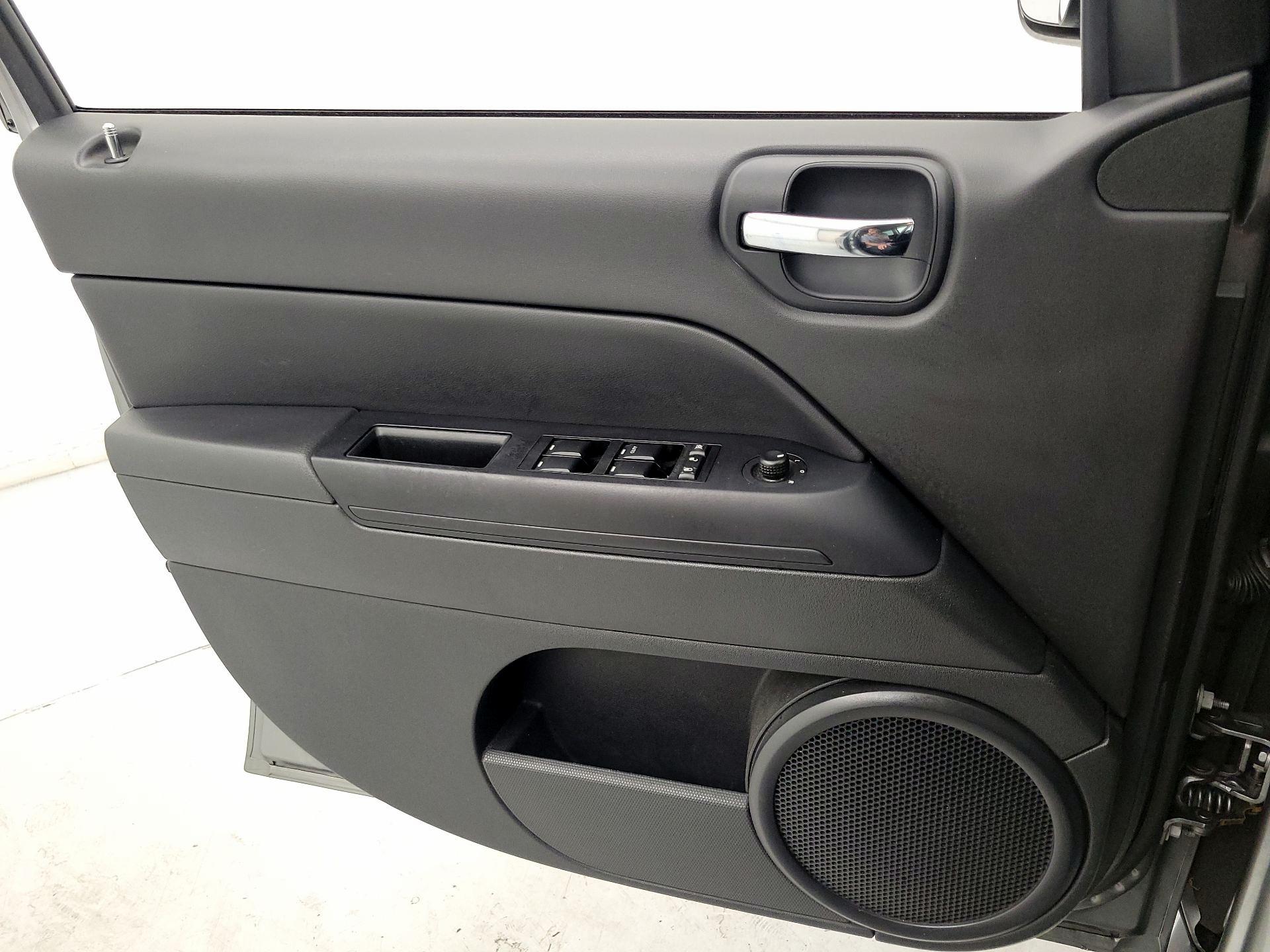 Thumbnail: 2014 Jeep Compass - 12
