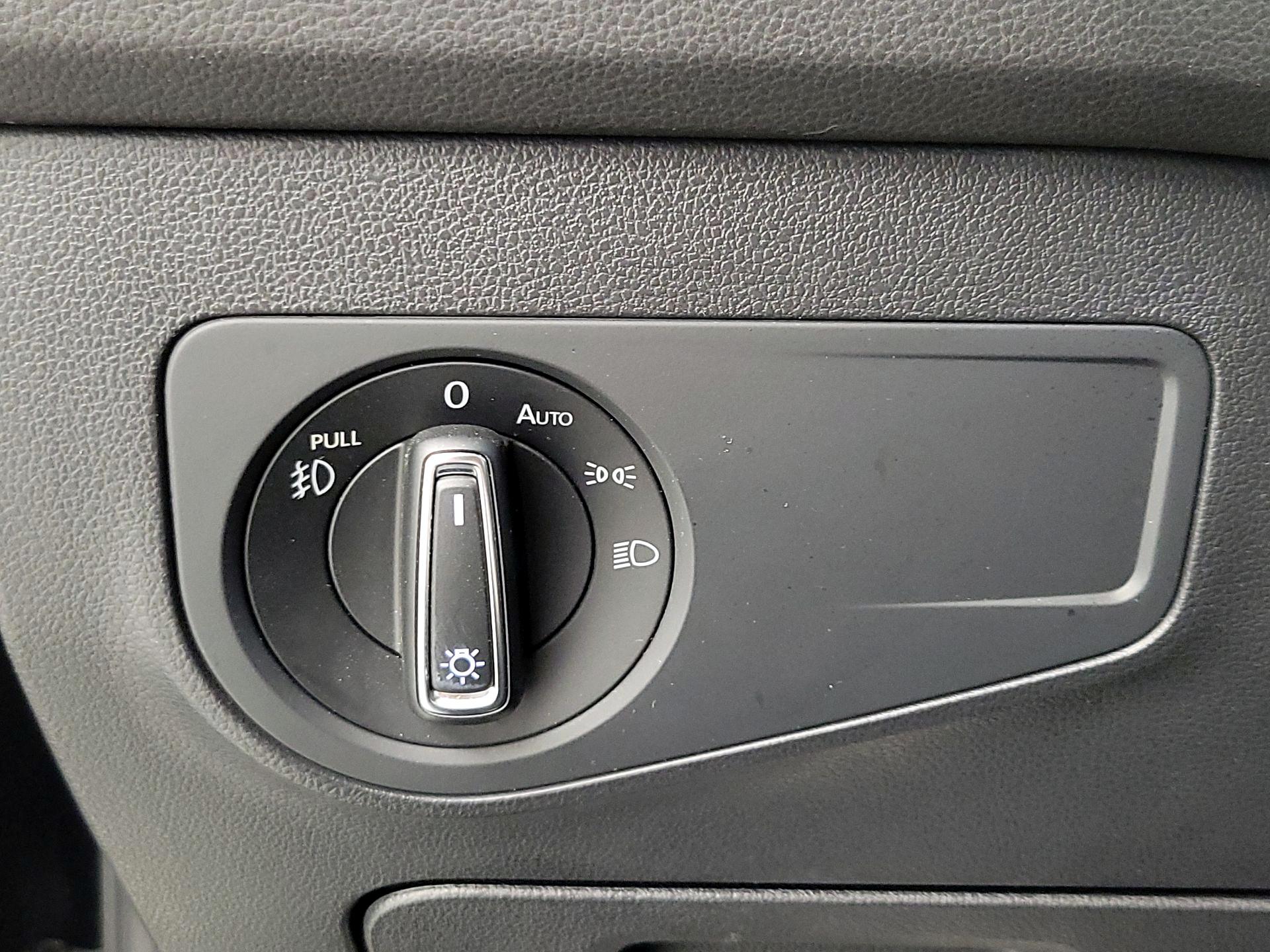 Thumbnail: 2019 Volkswagen Tiguan - 13